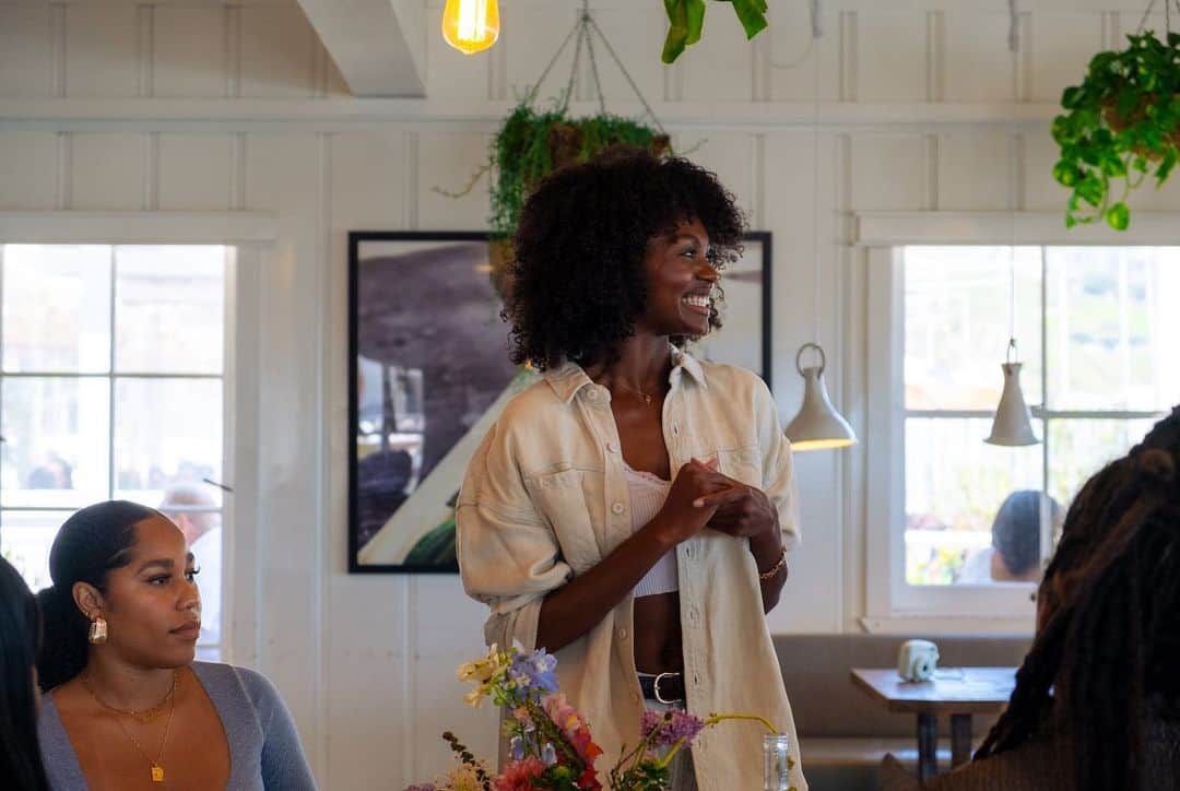 motherdenimさんのインスタグラム写真 - (motherdenimInstagram)「So here's the tea 🫖: MOTHER and Tea Party 4 Black Girls co-hosted an event along with Black Girl Environmentalist at Black-owned L.A. restaurant Malibu Farm for an early Juneteenth celebration.   Aligning with the mission of TP4BG, we were able to create a space for Black women from all walks of life to share their journeys and empower each other. It was a beautiful experience to see these amazing Black women come together to bond over a meal, be heard, laugh, create and feel support within their community. The event celebrated the beauty and resilience of Black womanhood, and it was an honor for MOTHER to support and uplift such a remarkable gathering.  📷: @sumz.photos」6月20日 3時00分 - motherdenim
