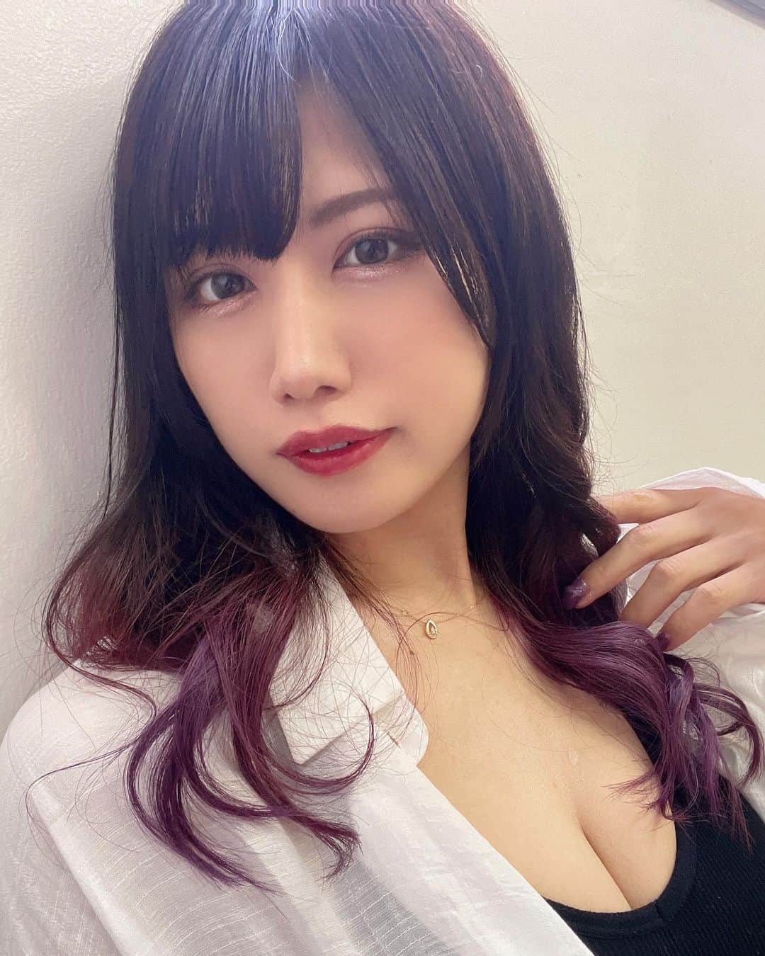 のインスタグラム：「自然光もれる  #鈴原優美 #ゆぅみん #鈴原優美売れそう #アイドル #ライブ #バンド #82刑  #グラビア #グラビアアイドル #大阪 #osaka #京都 #モデル #カメラ #撮影 #ポートレート  #水着　#ビキニ　#sexy #idol #舞台　 #自拍 #模特 #粉我 #可愛 #얼짱 #얼스타그램」