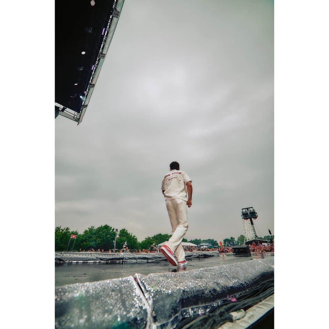 ナイル・ホーランさんのインスタグラム写真 - (ナイル・ホーランInstagram)「Thank you so much IOW ! Thank you for braving the rain and standing out there to watch me. It’s been a dream of mine to play this festival and it lived up to and beyond my expectations. Loved it」6月20日 3時31分 - niallhoran