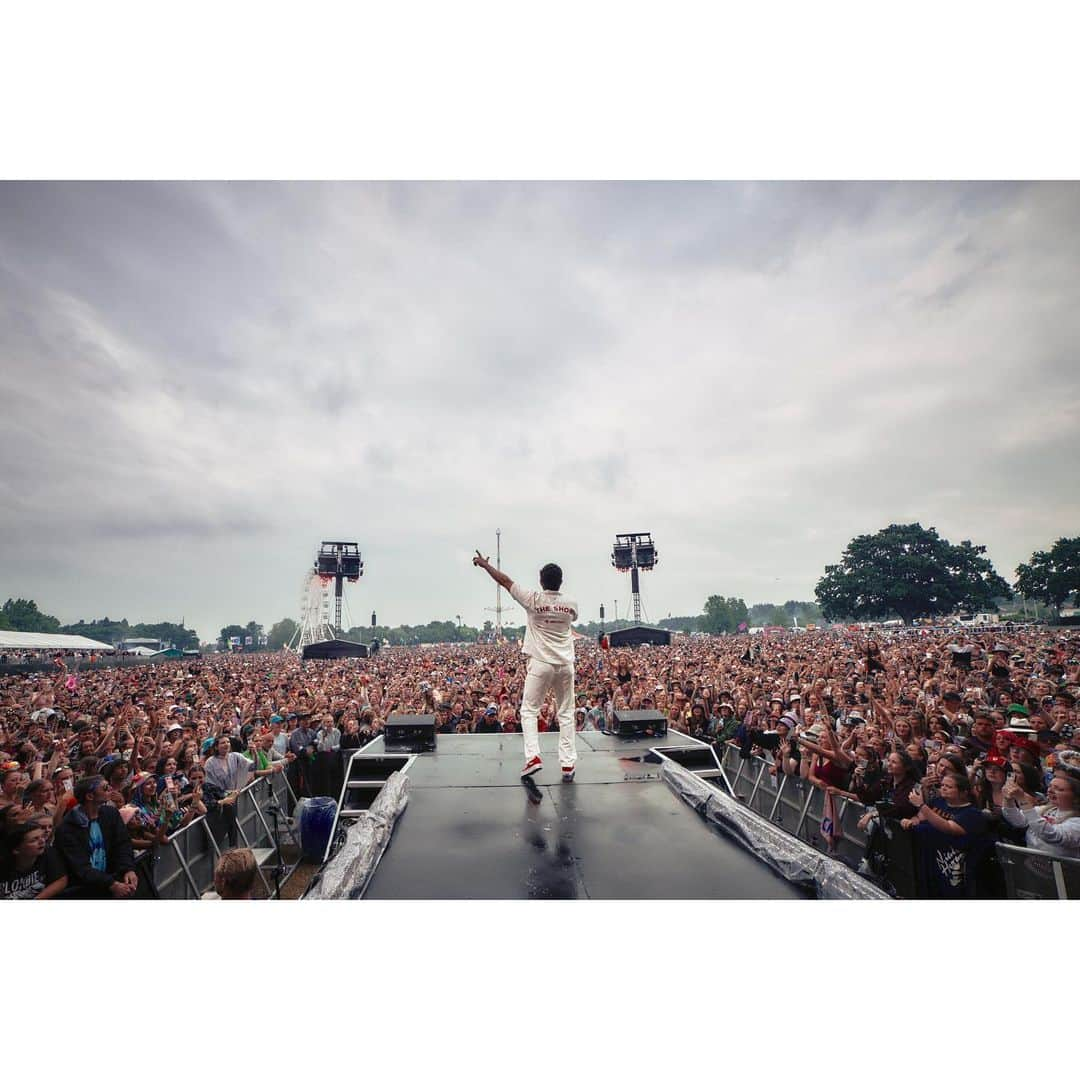 ナイル・ホーランさんのインスタグラム写真 - (ナイル・ホーランInstagram)「Thank you so much IOW ! Thank you for braving the rain and standing out there to watch me. It’s been a dream of mine to play this festival and it lived up to and beyond my expectations. Loved it」6月20日 3時31分 - niallhoran