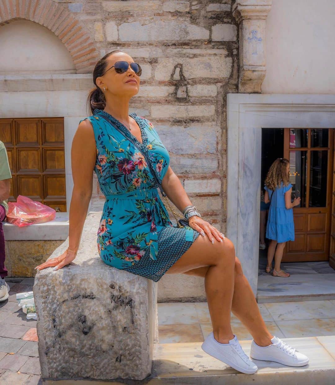 リサ・アンさんのインスタグラム写真 - (リサ・アンInstagram)「The perfect summer combo:  Sundress & Sneakers 🌸👟  #summervibes☀️ #sundressseason #thereallisaann   📸: @justtheletterk_img」6月20日 3時27分 - thereallisaann