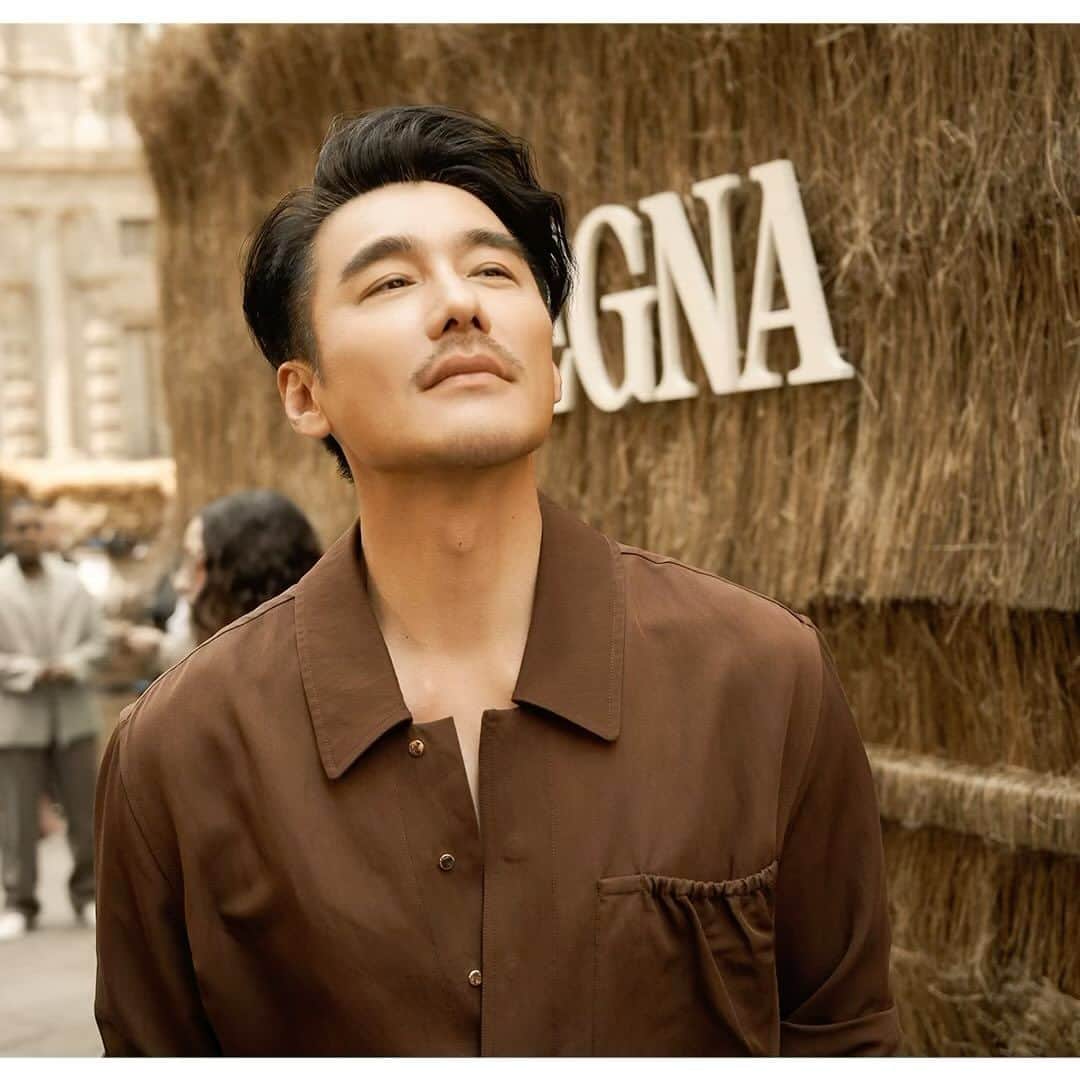フー・ビンのインスタグラム：「It‘s a journey of traceability, leading us towards pure sustainability.  #milan #milanfashionweek #zegna  这是一条追溯之路，一条将我们带向纯粹的可持续性时尚的道路。」