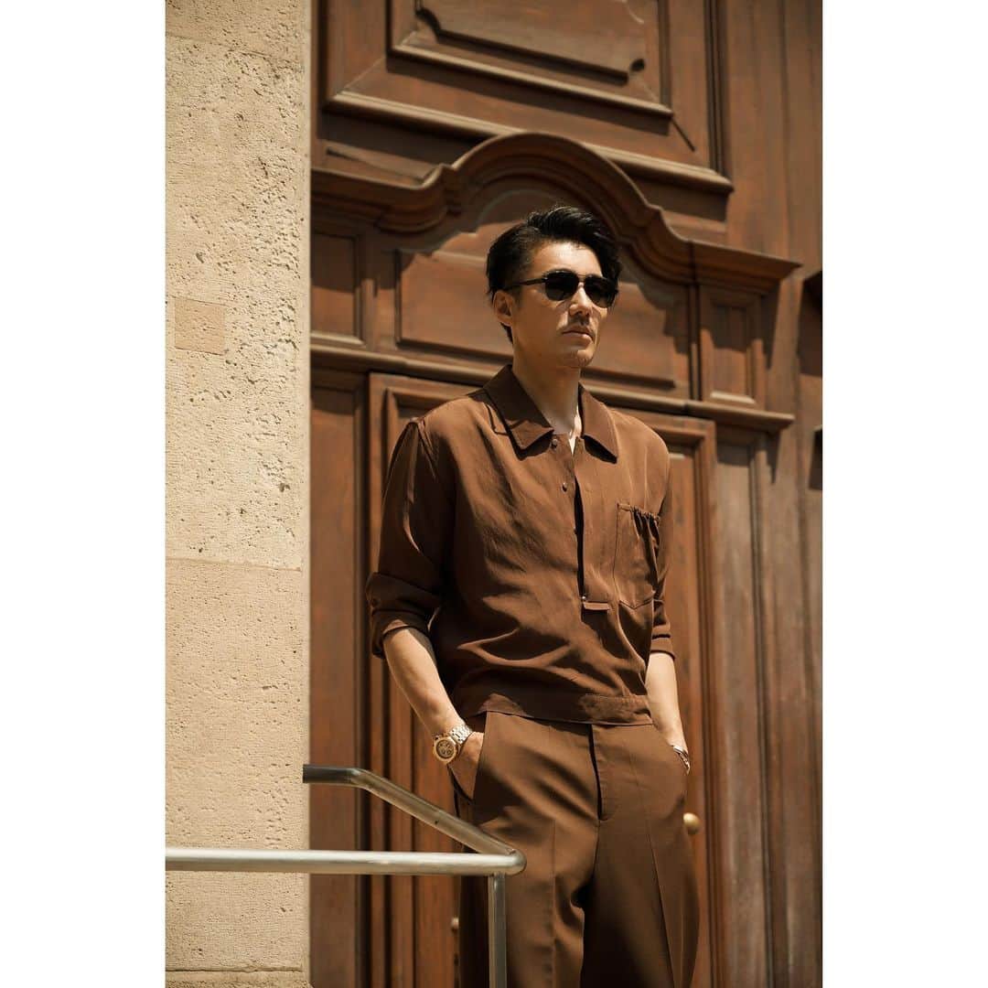 フー・ビンさんのインスタグラム写真 - (フー・ビンInstagram)「Stepping into the fields of Normandy feels like entering a dreamy canvas. Every strand of Oasi Lino fiber reflects the beauty of nature, and I can sense the warmth and strength of every inch of the land. #zegna #mensfashion #milan  踏入诺曼底的麦田，仿佛进入了一个梦幻的画卷。每一根Oasi Lino的稻草都映衬着大自然的美丽，我能感受到每一寸土地的温暖和力量。」6月20日 3時55分 - hubing