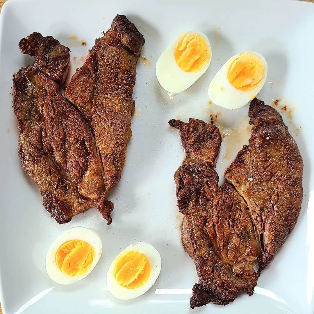 Flavorgod Seasoningsのインスタグラム：「Chuck Eye Steak and Eggs by Customer:👉 @hals_healthy_journey Seasoned with:👉 #Flavorgod Everything Spicy!🔥⁠ -⁠ Add delicious flavors to your meals!⬇️⁠ Click link in the bio -> @flavorgod | www.flavorgod.com⁠ -⁠ "Last photo is where I normally cook and photo my food.⁠ The Ninja Foodi is slight right of center, the pot and rack are on the left in the sink soaking while I eat. The plate of food on the right is about where I take the photos.⁠ Sometimes, I'll use a piece of aluminum foil to the right of the plate to reflect light back and brighten the shadow area. Quick and simple!⁠ ⁠ 15oz Chuck Eye Steak @foodcitygrocery seasoned with @flavorgod Everything Spicy, air fried in @ninjakitchen Foodi⁠ 2 medium boiled eggs @costco⁠ @redmondrealsalt sprinkled on"⁠ -⁠ Flavor God Seasonings are:⁠ ➡ZERO CALORIES PER SERVING⁠ ➡MADE FRESH⁠ ➡MADE LOCALLY IN US⁠ ➡FREE GIFTS AT CHECKOUT⁠ ➡GLUTEN FREE⁠ ➡#PALEO & #KETO FRIENDLY⁠ -⁠ #breakfast #fitness #food #foodporn #foodie #instafood #foodphotography #foodstagram #yummy #instagood  #foodies #tasty #cooking #instadaily #lunch #healthy #seasonings #flavorgod #lowsodium #glutenfree #dairyfree」