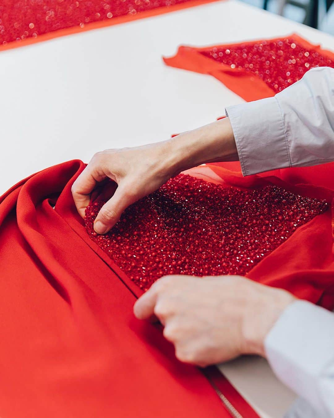 サルヴァトーレ・フェラガモさんのインスタグラム写真 - (サルヴァトーレ・フェラガモInstagram)「ABOUT @beyonce #FERRAGAMOCUSTOM LOOK: RED GOWN HAND EMBROIDERED WITH CRYSTALS AND BEADS, HIGH SPLIT ON THE FRONT. STYLED BY @shionat #INFERRAGAMO」6月20日 4時05分 - ferragamo