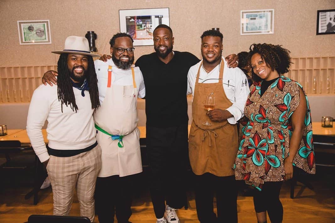 ドウェイン・ウェイドのインスタグラム：「The energy that was in the room during When We Gather in Chicago was amazing. We're making wine more accessible one city at a time @wadecellars 🍷」