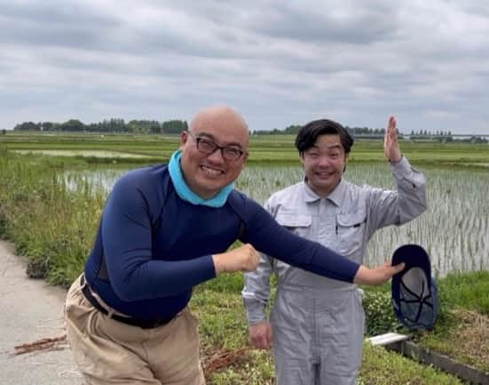 小石田純一さんのインスタグラム写真 - (小石田純一Instagram)「一緒に田植えをした時のおしんこきゅう。YouTube「小石田Jチャンネル」でチェックしてね。  #おしんこきゅう #お笑い芸人 #漫才師 #田植え #小石田jチャンネル  #農業」6月20日 15時53分 - koishida.trendy