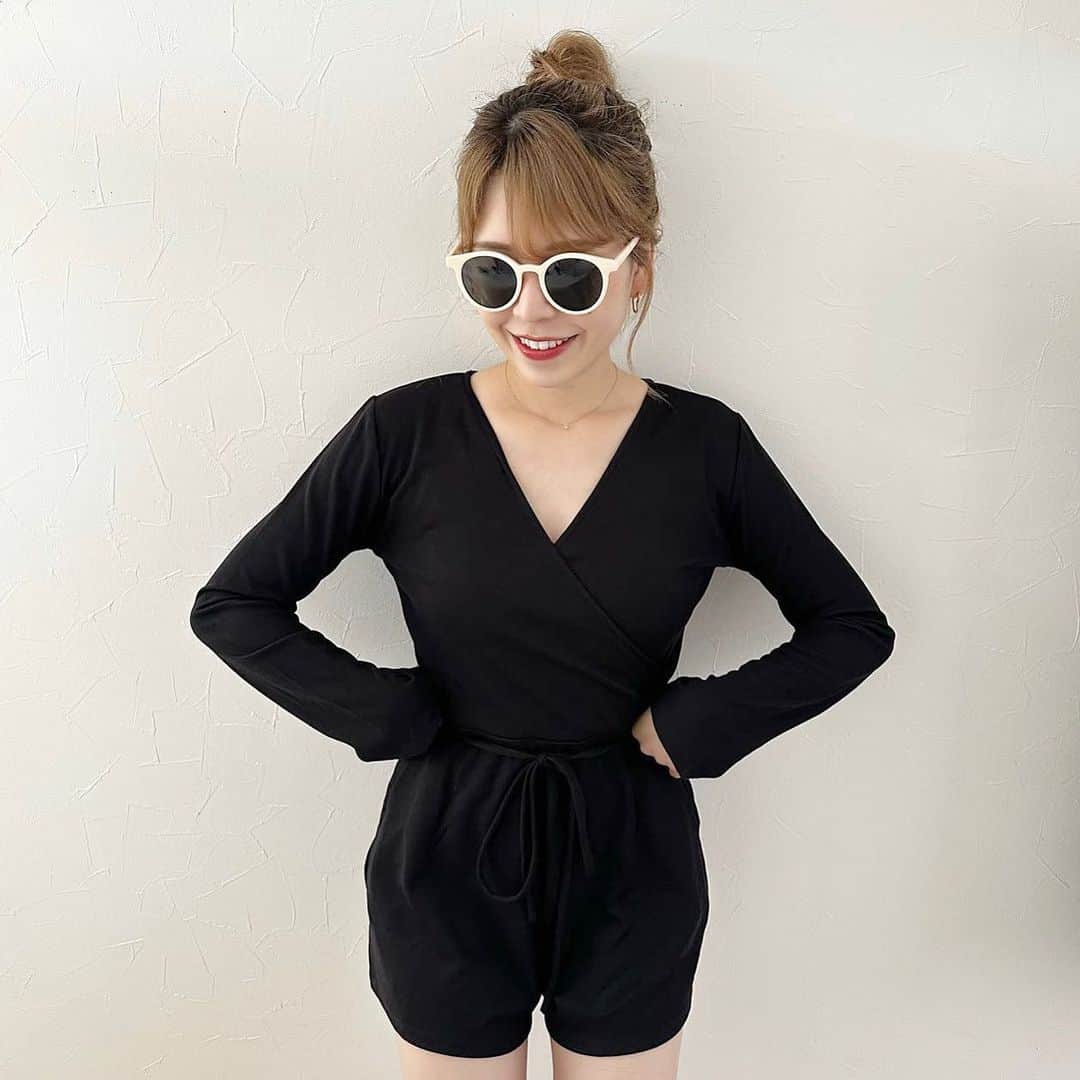 のインスタグラム：「今年は子供達と沢山プール行く予定⛱️🩷 ラッシュガードは体型カバーもしてくれるし この水着の形が可愛すぎる👙  今月まで #推し水着フォトキャンペーン 開催中で豪華賞品当たるかも🎁  #ラッシュガード #水着 #まま水着 #大人水着 #シードレス #水着コーデ #夏準備  #SEADRESS_me」