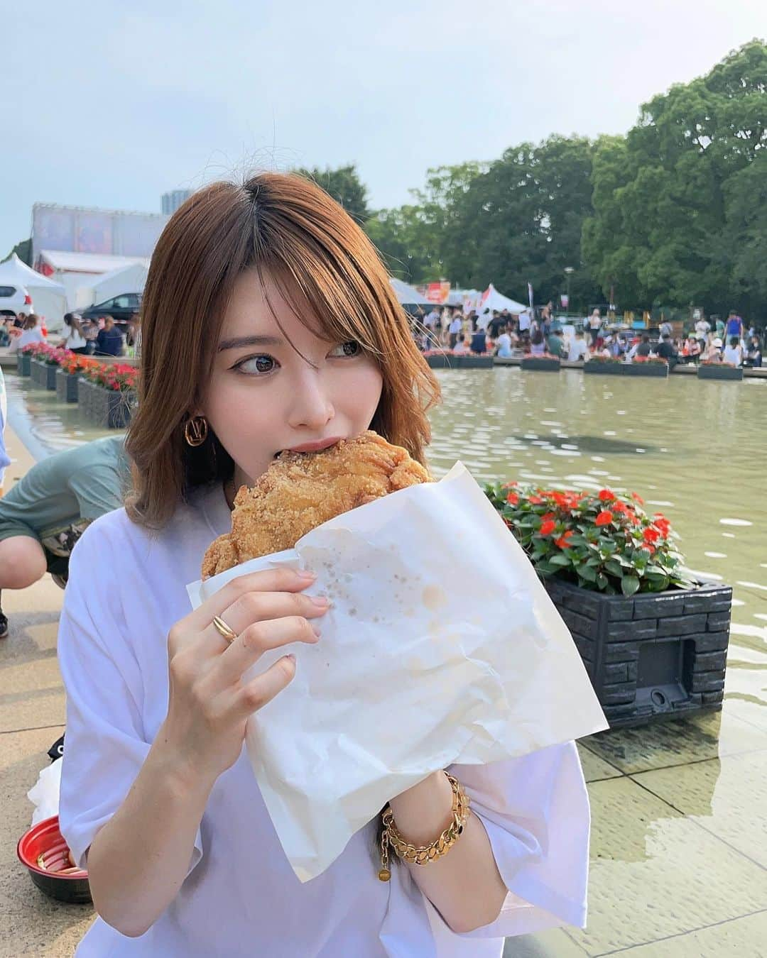 相沢みなみさんのインスタグラム写真 - (相沢みなみInstagram)「📍Ueno Park⛲️ Taiwan Festival🇹🇼 I ate a lot of Taiwan local food✨But I feeled strange eating in Japan😂 It was great and #葱抓餅 was the best for this day😋& now I miss Taiwan more🇹🇼💕 . 上野公園で開催してた台湾フェスに行って来たよ✨台湾料理好きだからいっぱい食べれて嬉しかった😋けど場所が日本なの違和感しかなかったw 左から #焼小籠包 、#魯肉飯  #葱抓餅 、#大鶏排 、#香腸 だよ🧡 また台湾行きたいなー🇹🇼 . #上野公園 #台湾フェス  #uenopark #taiwanfood  . #相沢みなみ  #minamiaizawa」6月20日 15時07分 - epoint2016