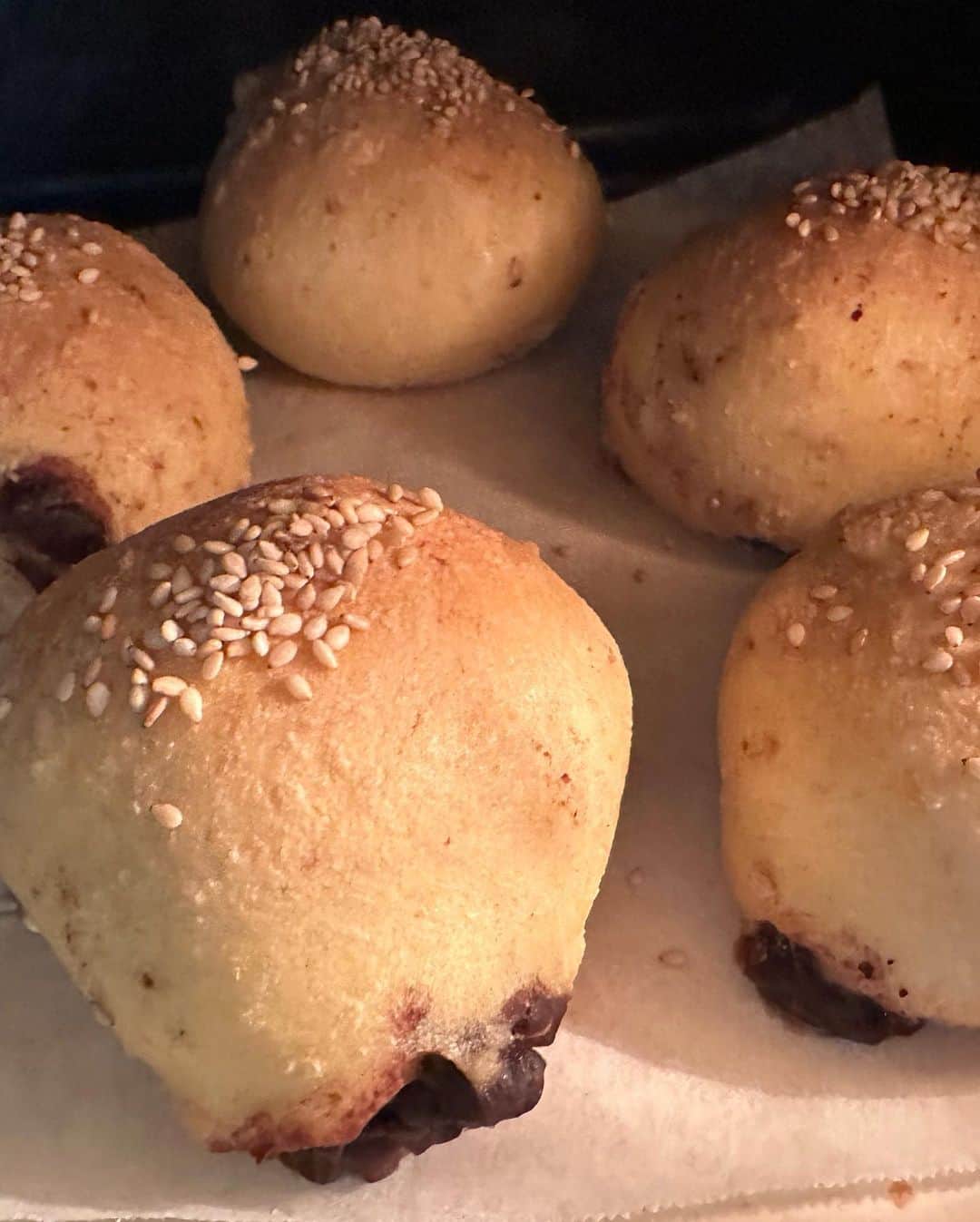 島香織さんのインスタグラム写真 - (島香織Instagram)「小麦粉とお砂糖を使わない低糖質のパンを焼いてみました❤️ ふわふわに仕上がりました。 焼きたてパンのいいにおい🥰」6月20日 15時07分 - simako405