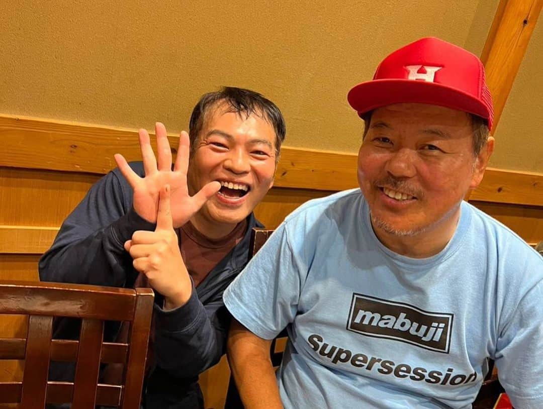 ティ・カトウさんのインスタグラム写真 - (ティ・カトウInstagram)「ティの山梨見聞録 「ほんこんさん還暦おめでとうございます！！」 ルミネSPコントでお世話になっている、ティカトウの名付け親でもあるほんこんさんが還暦を迎えられました。 コントメンバーでお祝いです。 おめでとう御座います！！」6月20日 15時18分 - tea_kato