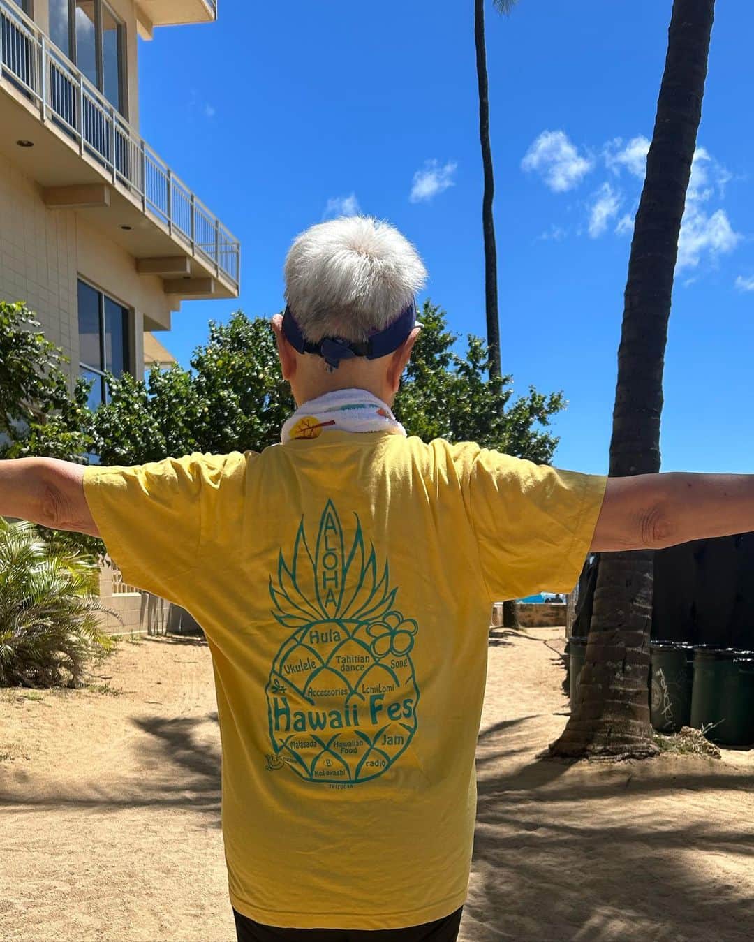 飯島寛子さんのインスタグラム写真 - (飯島寛子Instagram)「3年半ぶりのハワイで大はしゃぎの母83歳！しばらくおります。よろしくね。 #親孝行 #ハワイライフ #海水浴」6月20日 15時28分 - hirokoiijima