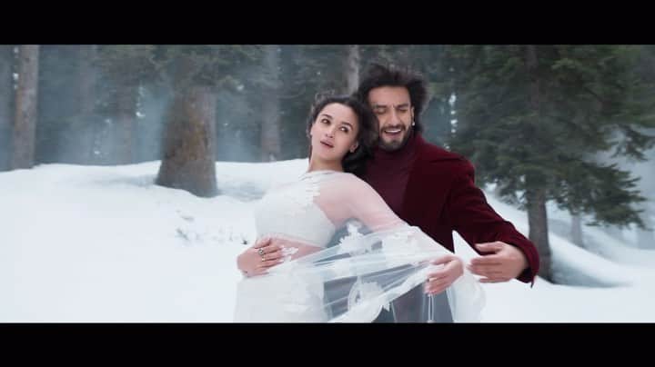 アリア・バットのインスタグラム：「Teasing you with a teaser for now… kahaani toh bas shuru hui hai abhi…   #RockyAurRaniKiiPremKahaani Teaser out now!」