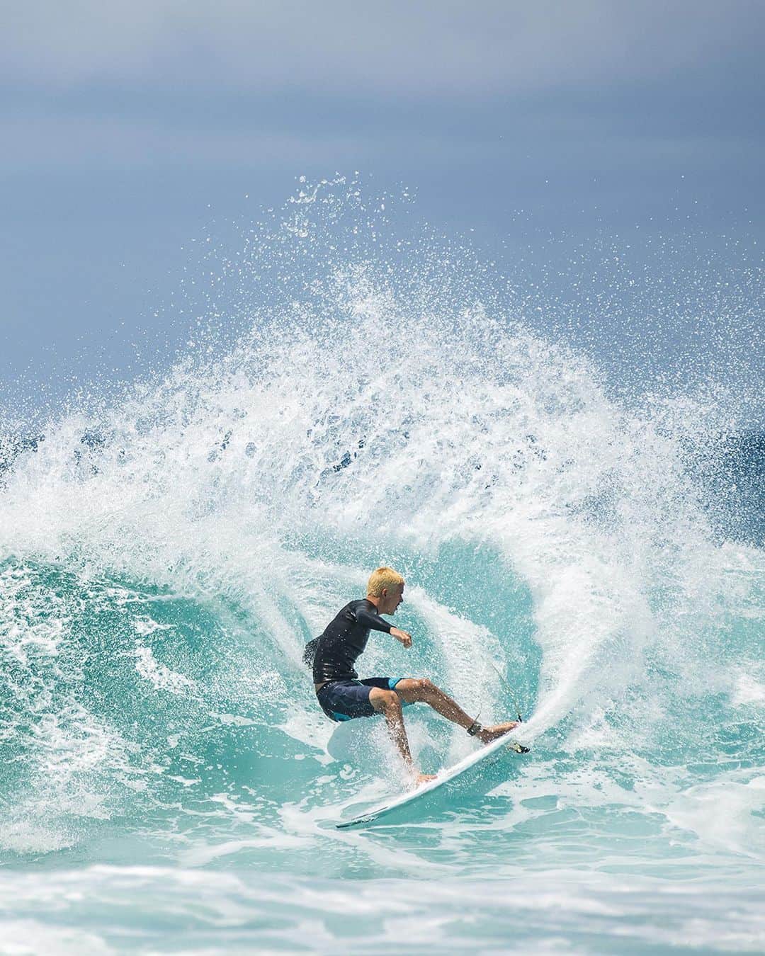 ビラボンさんのインスタグラム写真 - (ビラボンInstagram)「Good for your surfing, good to the ocean. ♻️ サーフィンにはもちろん!  海にも最適なボードショーツです!  @harleywalters wearing the latest Burleigh Pro, part of A Tribe Called Surf collection. Made from recycled PET bottles, this boardshort is constructed with 4-way stretch fabric, for the perfect combination of performance and comfort.  プロフィールのリンクから、最新コレクションをチェック!   #LifesBetterInBoardshorts」6月20日 15時37分 - billabong_japan