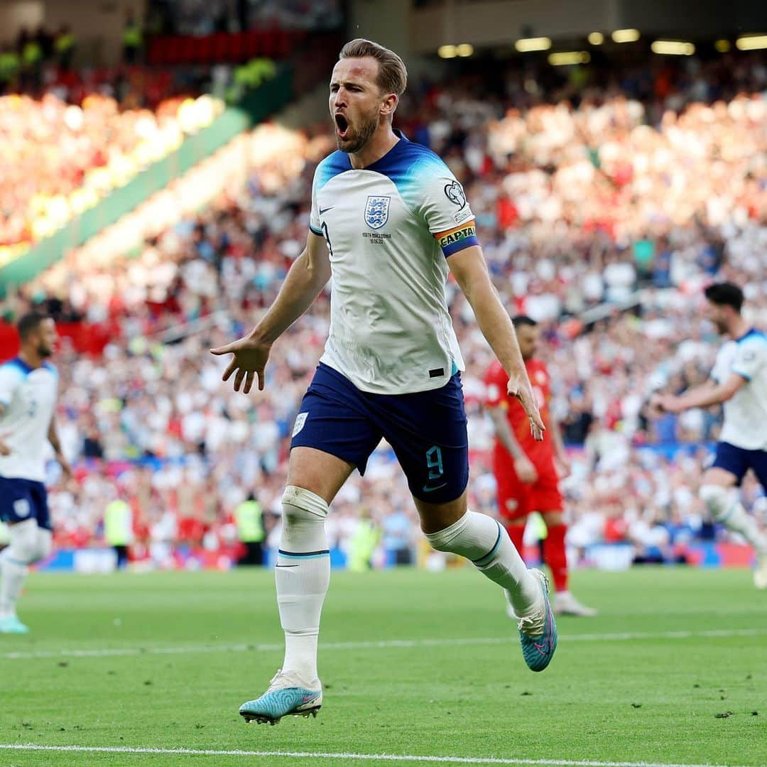 ハリー・ケインのインスタグラム：「Great way to finish before a good break. Congrats @bukayosaka87 on the hat-trick and @kalvinphillips on a first @england goal 🙌🏴󠁧󠁢󠁥󠁮󠁧󠁿」