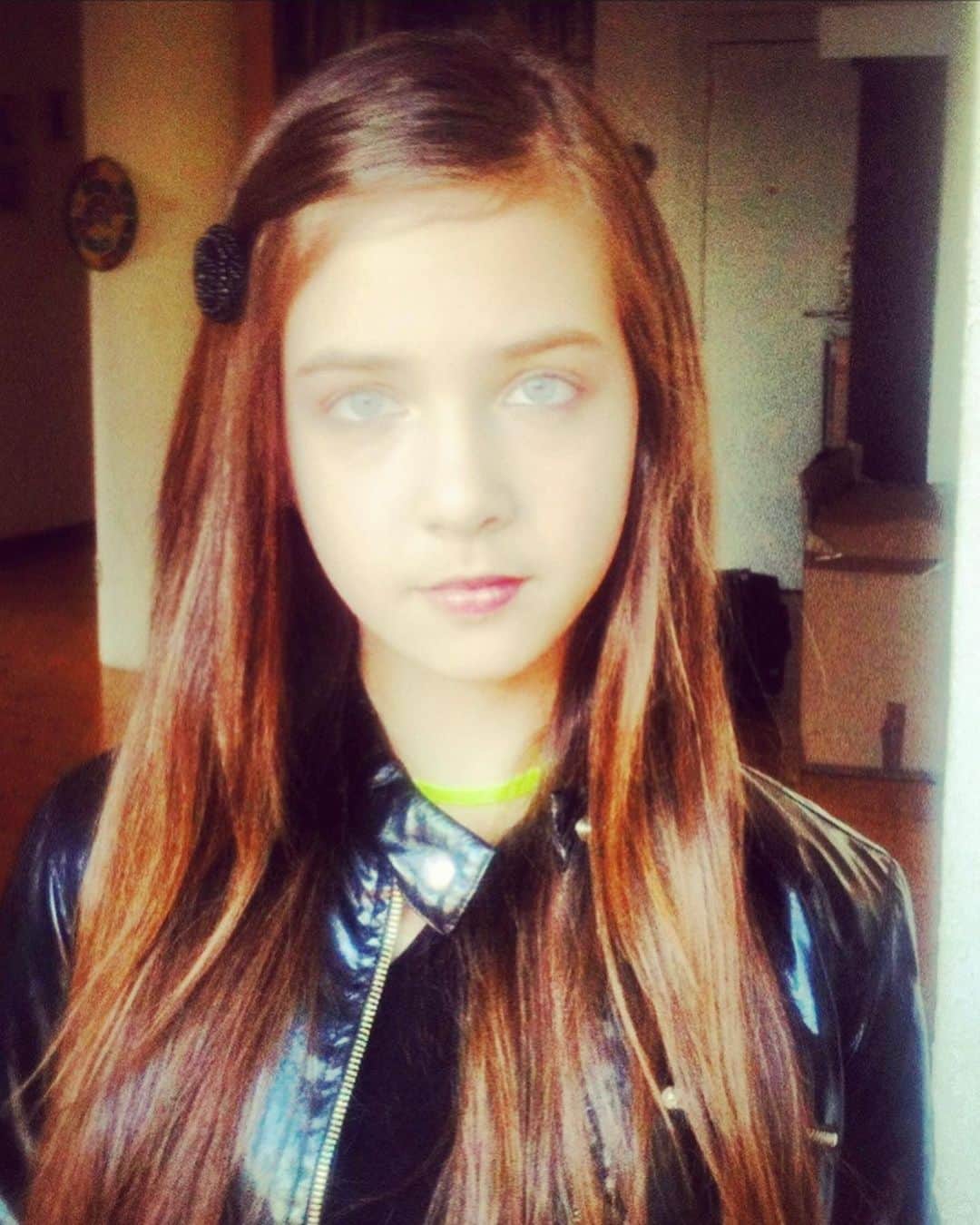 アーシア・アルジェントのインスタグラム：「Buon 22esimo compleanno Anna-Lou, sei la mia gioia, il mio orgoglio, la mia forza, la mia ragione di vita. Sono fiera di quello che sei, e di tutto ciò che stai diventando. La tua anima è profonda, la tua mente aperta. È un privilegio poter essere tua madre. Ti amo più di ogni cosa @sexydying #happybirthday beloved daughter」
