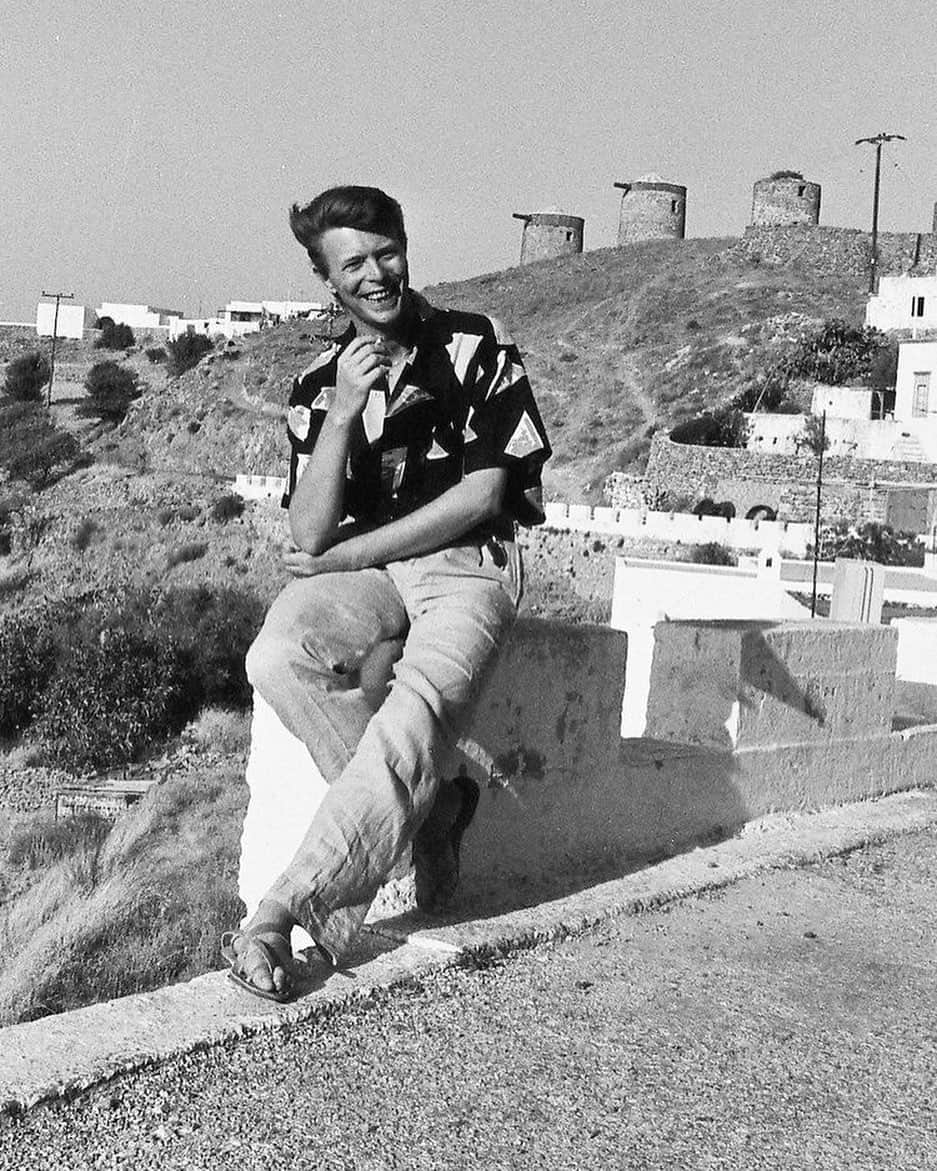 Meganさんのインスタグラム写真 - (MeganInstagram)「David Bowie 〰️ Patmos, Greece, 1985 ☀️ . . . . #davidbowie #greece #patmos #islandlife」6月20日 6時57分 - zanzan_domus