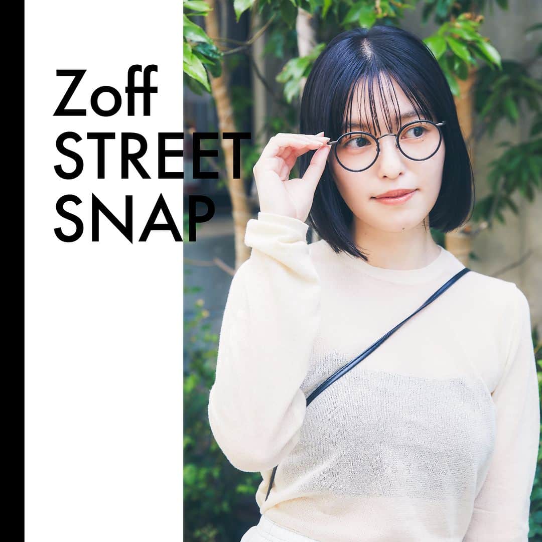 Zoff Officialのインスタグラム：「【Zoff STREET SNAP @下北沢】 オシャレなあの人が選ぶ、メガネ。 街のオシャレな人に、その日のコーデや気分に合わせてZoffのメガネを一つ選んでもらいました。  Zoff | Name. ZO231009_13A1 (ダークグレー)　￥13,300 ※税込・セットレンズ代込み  model：しおたあやの　@shiotayano  #zoff #ゾフ #name_labo #黒縁メガネ #伊達メガネ #だてめがね #めがね女子 #メガネ女子 #ファッションスナップ #ストリートスナップ #スナップ #下北沢 #コンビネーションフレーム #ボストン  #メガネコーデ #メガネのある生活 #メガネの選び方 #メガネファッション #streetsnap #fashionphotography #glasses #eyewear #eyewearstyle #eyewearfashion #eyewearbrand #eyewearcollection #eyewearlovers #eyewearph #fashionglasses #mynewglasses」