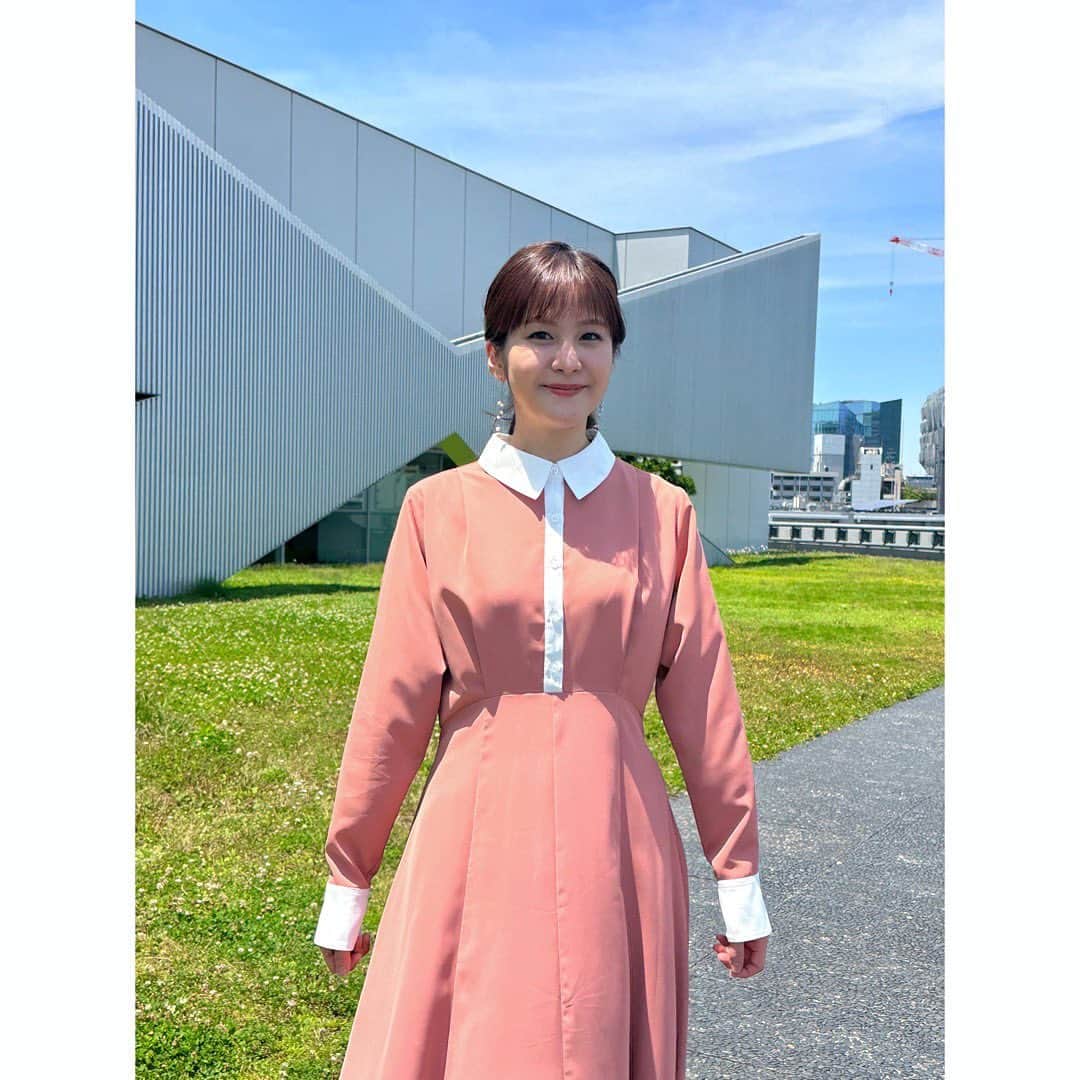 のインスタグラム：「. #ワイドスクランブル　衣装 1 ワンピース @andemiu_official アクセサリー @ete_official  2.3 ブラウス @hare_official スカート @o0u_official イヤリング @ete_official リング @joueteofficial  4 ブラウス・スカート @naturalbeautybasic_official アクセサリー @joueteofficial  5.6 ワンピース @fray_id アクセサリー @_melee_jewelry  7.8 トップス・スカート @andemiu_official アクセサリー @starjewelry_press  9.10 ニット・ワンピース @naturalbeautybasic_official アクセサリー @starjewelry_press #ootd#오오티디 #衣装」