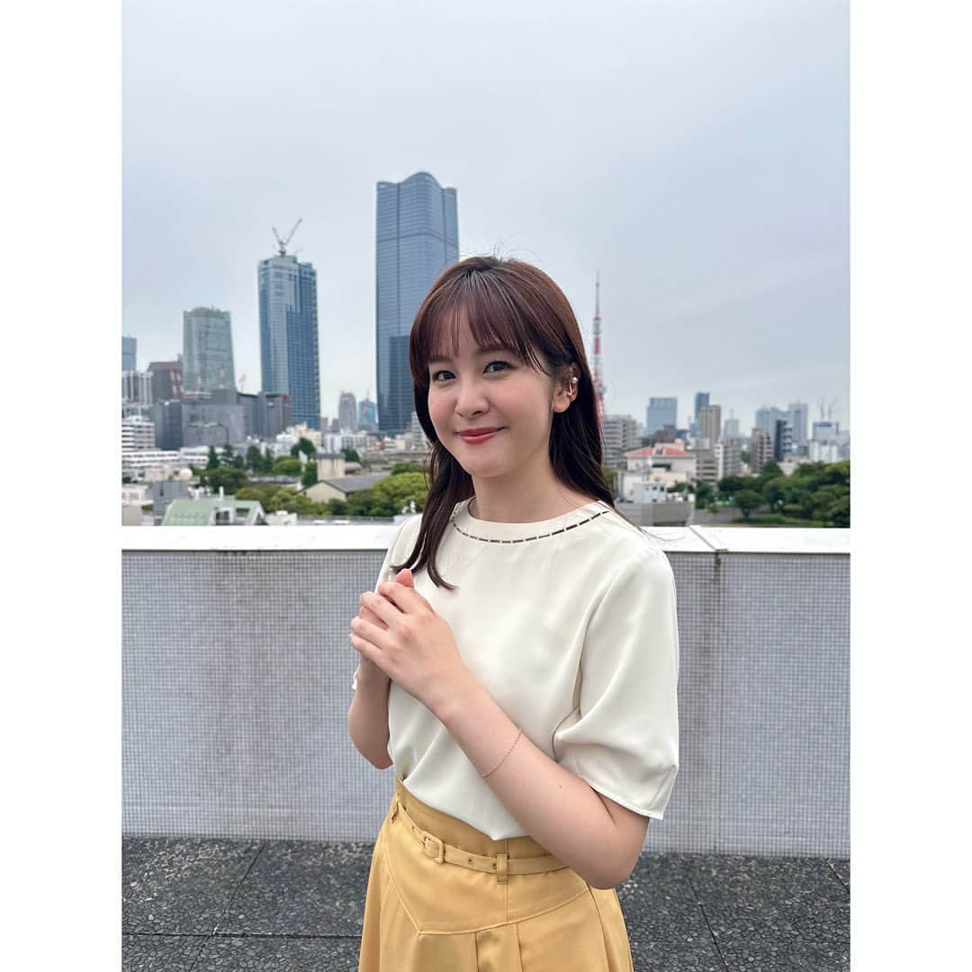 林美桜さんのインスタグラム写真 - (林美桜Instagram)「. #ワイドスクランブル　衣装 1 ワンピース @andemiu_official アクセサリー @ete_official  2.3 ブラウス @hare_official スカート @o0u_official イヤリング @ete_official リング @joueteofficial  4 ブラウス・スカート @naturalbeautybasic_official アクセサリー @joueteofficial  5.6 ワンピース @fray_id アクセサリー @_melee_jewelry  7.8 トップス・スカート @andemiu_official アクセサリー @starjewelry_press  9.10 ニット・ワンピース @naturalbeautybasic_official アクセサリー @starjewelry_press #ootd#오오티디 #衣装」6月20日 8時06分 - miou0hayashi