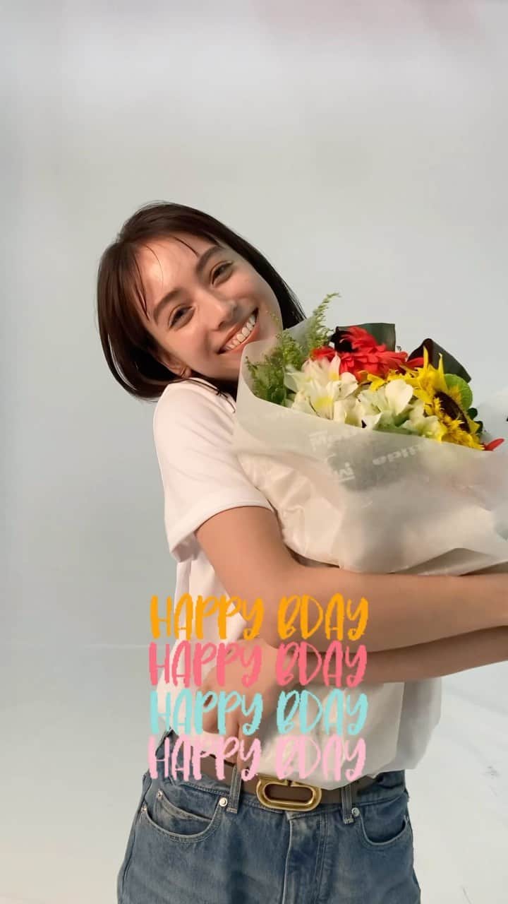 のインスタグラム：「ちょっと時差投稿になりますが、ある日の撮影後にカレンちゃんの誕生日をお祝いしました❤️ 素敵な1年になりますように✨カレンちゃんは「Oggiさんありがとうございます♡」と言ってくれています🥹　#滝沢カレン #happybirthday  #birthdaygirl #5月生まれ　#oggi #oggi専属モデル」