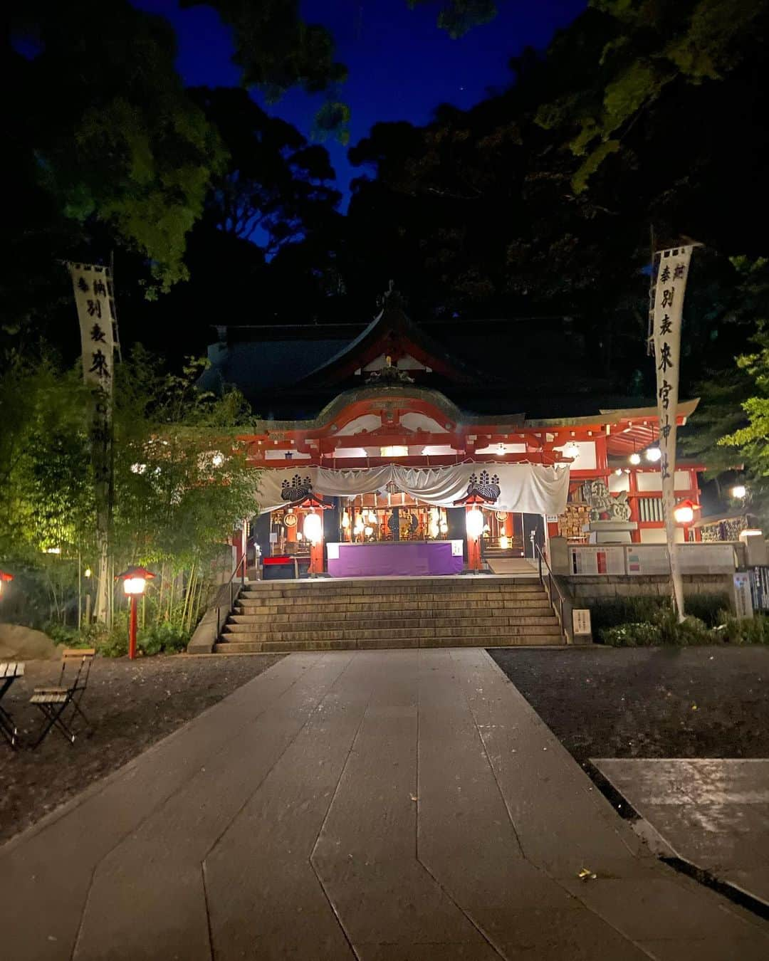 ミニサヤヒメさんのインスタグラム写真 - (ミニサヤヒメInstagram)「家族で旅行した熱海♨️🌊🏯  たまたまその日に ＠ragaredさん主催のpartyが 宿から徒歩3分のところでやっており @heaven_the_atami_utage🔥 @nonstopman1986 に会い🎤  ライブを見て、 @atami_goldrush1109 で たまたまポールで出ていた @poledancer_yukitaso ちゃんと合流し クラブ→海で花火までして 夏先取りしました😂🏖✨  熱海のゆったりゆるい感じがすき😊💗  あなたは聞こえるだろうか…？ 4枚目の動画で、わたし以外の者の声がするのが。。😨  #熱海#熱海城#秘宝館#来宮神社#宝石箱をひっくり返したような夜景#海#花火#reggae#jrexxx#温泉#温泉と水平線の一体感」6月20日 8時21分 - sayahime0405