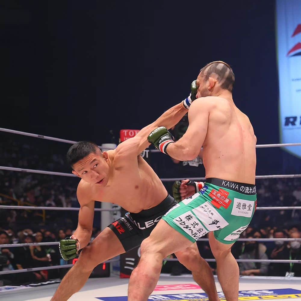 堀口恭司のインスタグラム：「Will Horiguchi secure flyweight gold? 👀  Former bantamweight champion @kyoji1012 sets his sights on the inaugural flyweight world title in Saitama as #Bellator returns to Japan for #BellatorXRizin.  Watch live on @shosports, July 29th. 📺」