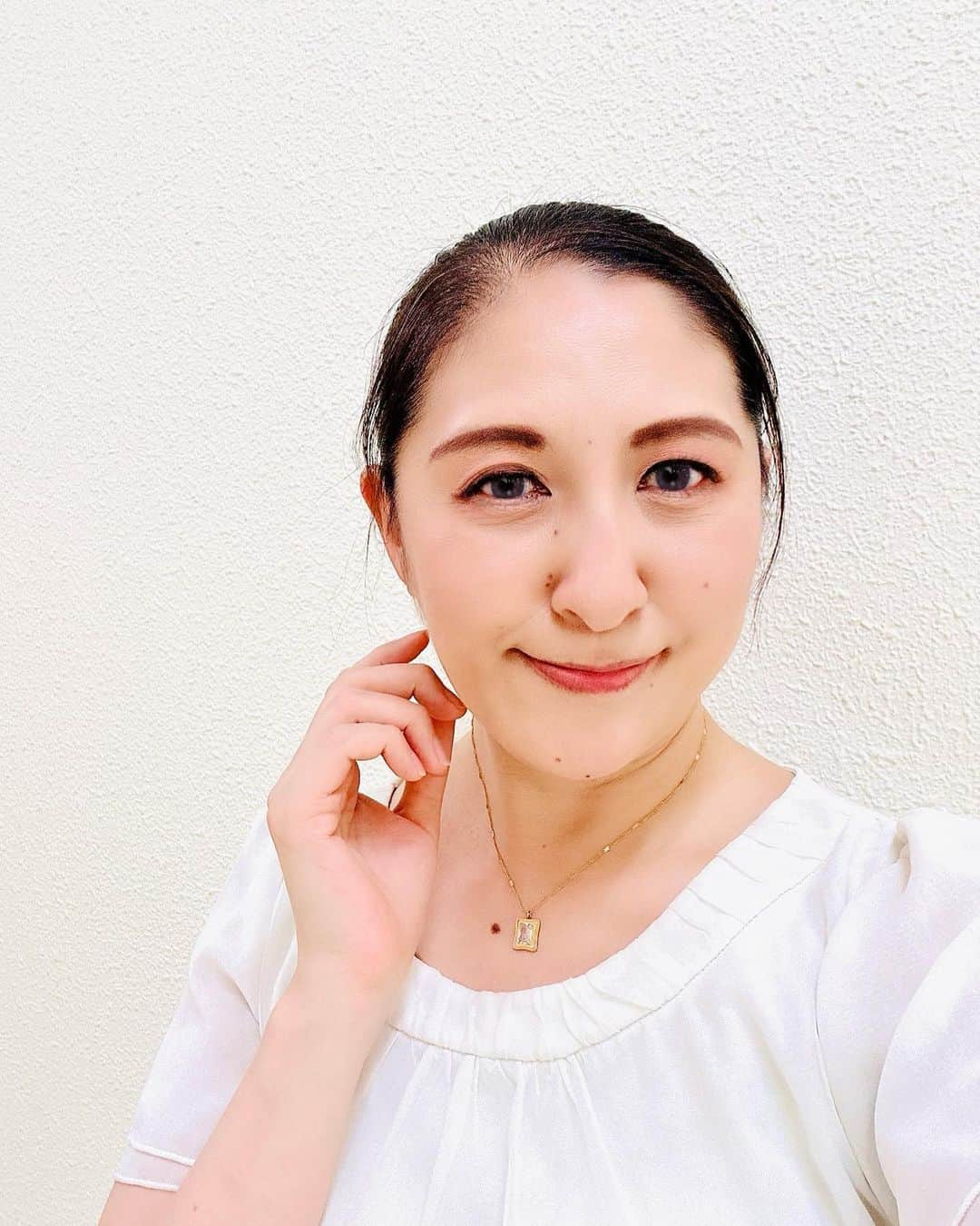 大越かず江のインスタグラム：「✨ LIMELY✨  最近のお気に入り LIMELYのネックレス💎💍✨  好きなものを身につけると 心がパッと明るくなる✨💛✨  心が晴れると なんでも楽しくなっちゃうよね🍭😊✌️🍭 だからみんなも 自分の好きなものを沢山見つけて 沢山傍に置いて元気いっぱいの日々を過ごして欲しい( ﾟдﾟ)🍫ﾎｽｨ…💕  今日の私も 元気いっぱい💛ᕕ( ᐛ )ᕗ💛  ✨✨✨✨✨✨✨✨✨✨✨✨✨✨✨✨  ✨LIMELY✨  Recent favorite, LIMELY necklace💎💍✨  When you wear something you like, your heart suddenly becomes bright ✨💛✨  Everything becomes fun when your heart clears up 🍭😊✌️🍭 That's why I want everyone to find a lot of things they like, keep them by their side, and spend their days full of energy (ﾟдﾟ)🍫Hoshi...💕  I'm full of energy today💛ᕕ( ᐛ )ᕗ💛  ✨✨✨✨✨✨✨✨✨✨✨✨✨✨✨✨ @thelimely   #LIMELY #ライムリー #肌に優しいアクセサリー #つけっぱなし #金属アレルギー対応 #316l #サージカルステンレス #ちょっとしたプレゼント#美  #生きる意味 #sexy #写真好きな人と繋がりたい #女優好きな人と繋がりたい #美意識人と繋がりたい #幸福 #happy #東京 #tokyo #日本 #japan  #美魔女モデル #actress  #資格マニア  #スマイル #笑顔 #followforfollowback #ポートレート女子 #loveyou #仲間募集  #空が好きな人と繋がりたい」