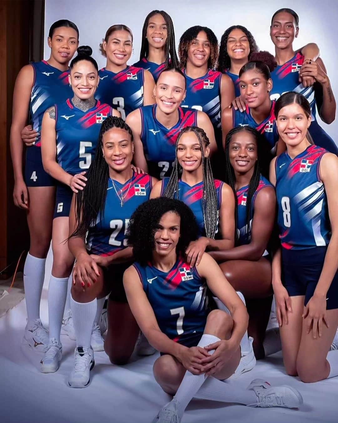 ベタニア・デラクルスのインスタグラム：「Appreciation post ❤️ Dios está con nosotros Dios nos equipa para vencer Dios es nuestra fortaleza  Las quiero😘 Las admiro🤗 Las aplaudo👏🏽 Seguimos💪🏽」
