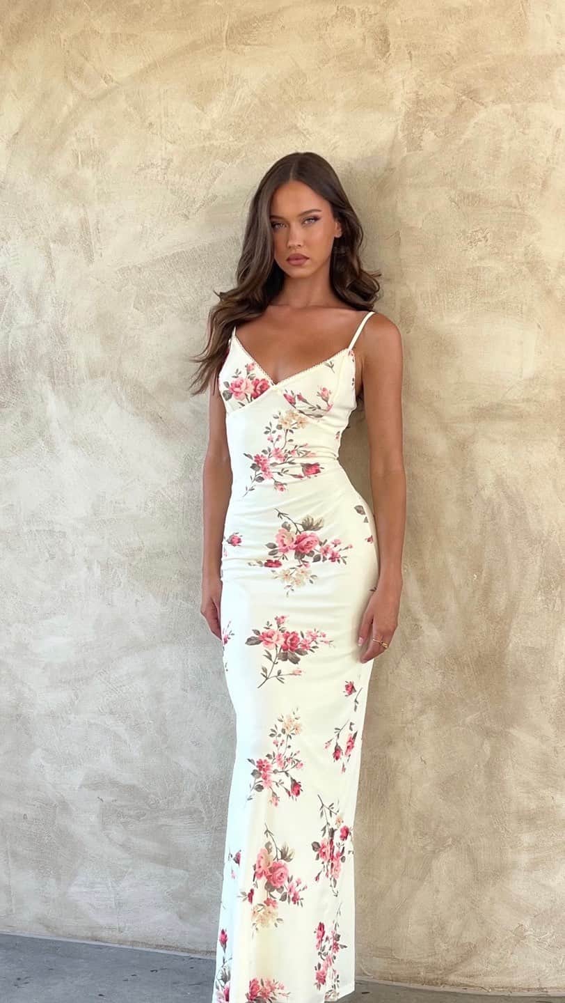tiger Mistのインスタグラム：「Fresh florals for you; shop the Julianna Dress. 🌸 Our up to 80% OFF storewide sale is on NOW!」