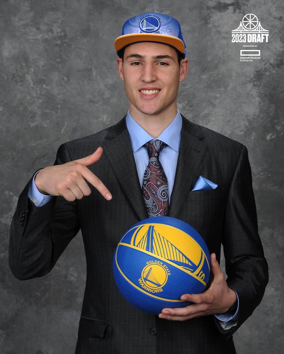 ゴールデンステート・ウォリアーズのインスタグラム：「A moment that comes once in a lifetime.  @hpe || #DubsDraft」