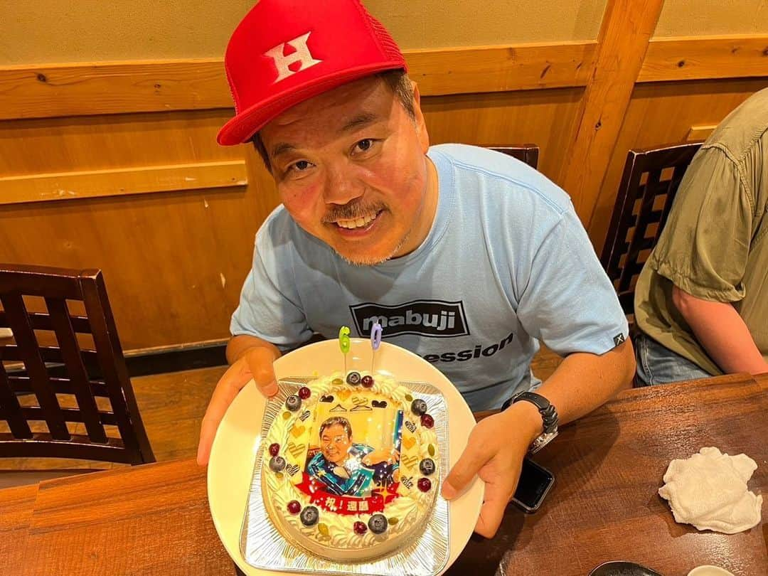 ほんこんさんのインスタグラム写真 - (ほんこんInstagram)「新喜劇 ほんこん班の皆さんに6/18 60歳誕生日還暦祝いをしていただきました #ルミネザよしもと  #新喜劇 #ほんこん班 #還暦祝い  #誕生日 #ほんこん」6月20日 9時47分 - hongkong2015_4_9