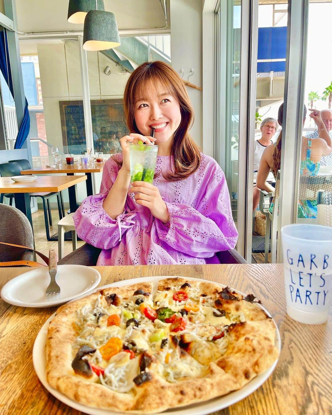 加藤響子のインスタグラム：「ここのPizza耳までカリッカリパリッパリで好みだったな🍕ピザはクワトロフォルマッジオに一時期ハマったけどなんだかんだオレガノが1番好き。 ちょっと夏バテ気味だったけど、ここぞとばかりにアスリートフードの知識で色々作ってみたら復活💨写真はなし。笑 また明日からがんばろーう✊」