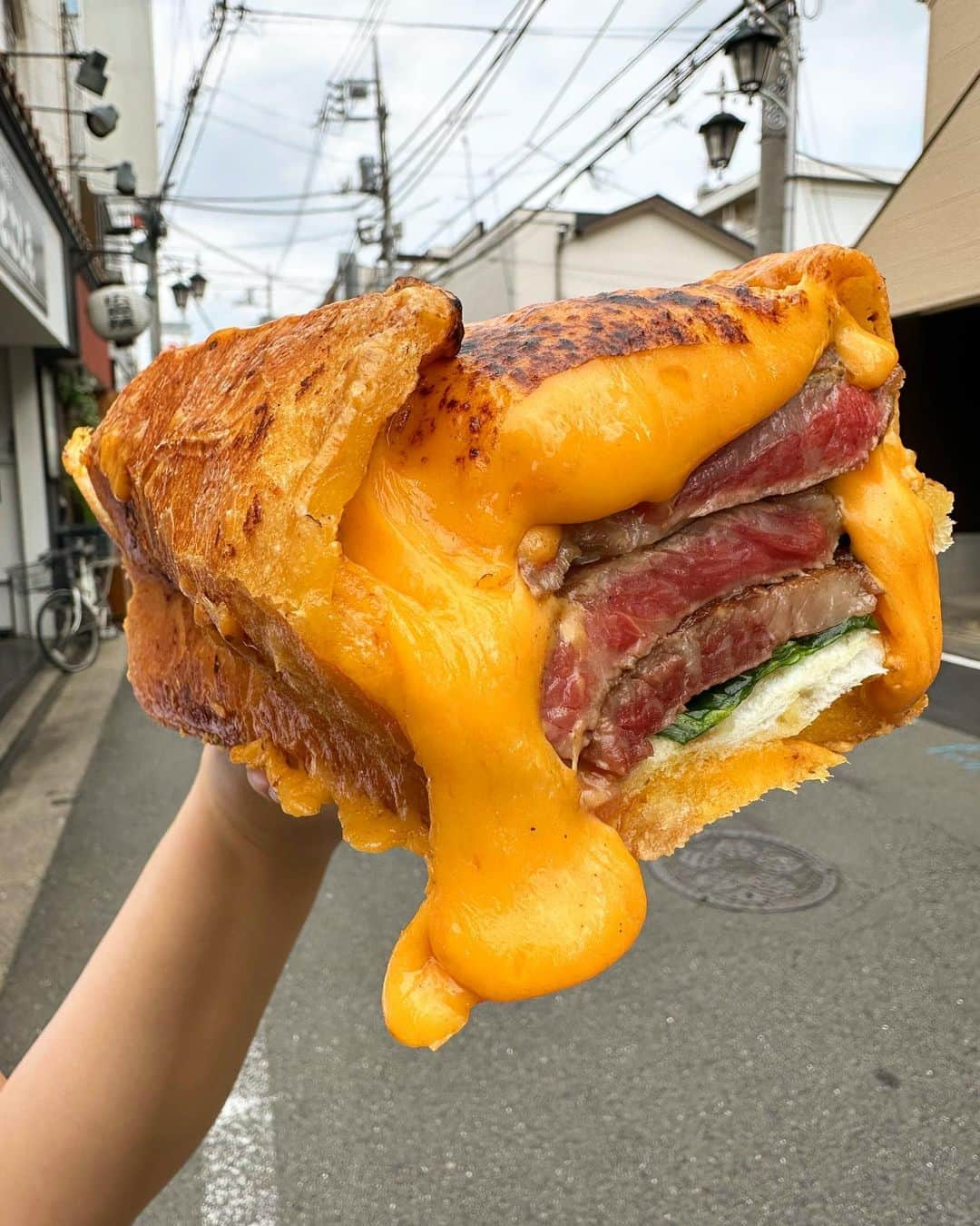 Coffee & Toast Tokyoさんのインスタグラム写真 - (Coffee & Toast TokyoInstagram)「どっぷりチーズのステーキサンド‼︎ 🧡🧡🧡🧡🧡🧡🧡🧡🧡🧡  “That has too much cheese on it. Said no one Ever!”  やわらかジューシーなステーキにどっぷりチーズを乗せて。  外はサクサク、中はもっちりなパンで包んで。  たまらんです😋😋😋  6月20日(火)、21日(水)は、 店休となります。  “Have a lovely day!!”  . . . .  #どっぷりチーズのステーキサンド #cheese  #チーズ  #sandwich  #steak  #ステーキサンド  #cheeseporn  #肉   #三軒茶屋ランチ  #世田谷線カフェ  #パンスタグラム  #東京カフェ  #三軒茶屋カフェ #三軒茶屋  #パン #三茶カフェ  #三茶 #田園都市線カフェ #コーヒーアンドトースト  #coffeeandtoast #foodie  #foodiegram #断面  #断面萌え」6月20日 10時16分 - coffeetoast2