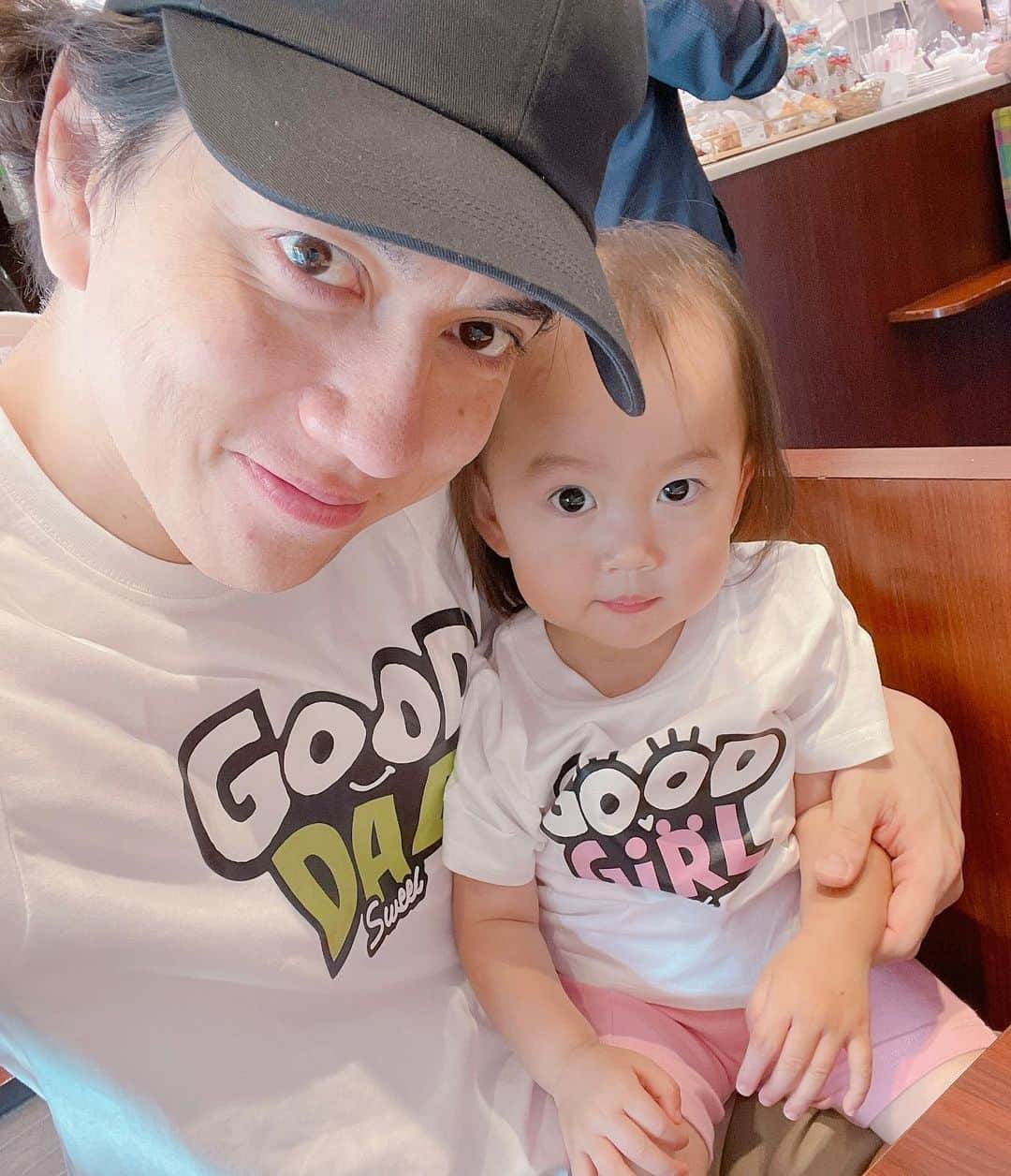 遠山裕介さんのインスタグラム写真 - (遠山裕介Instagram)「親子お揃いTシャツ👕  実は愛娘が肺炎で入院してたんです。  先ほど無事に退院出来ました^ ^  今日は1日中ギューして過ごしまーす😆」6月20日 10時45分 - tohyamayusuke