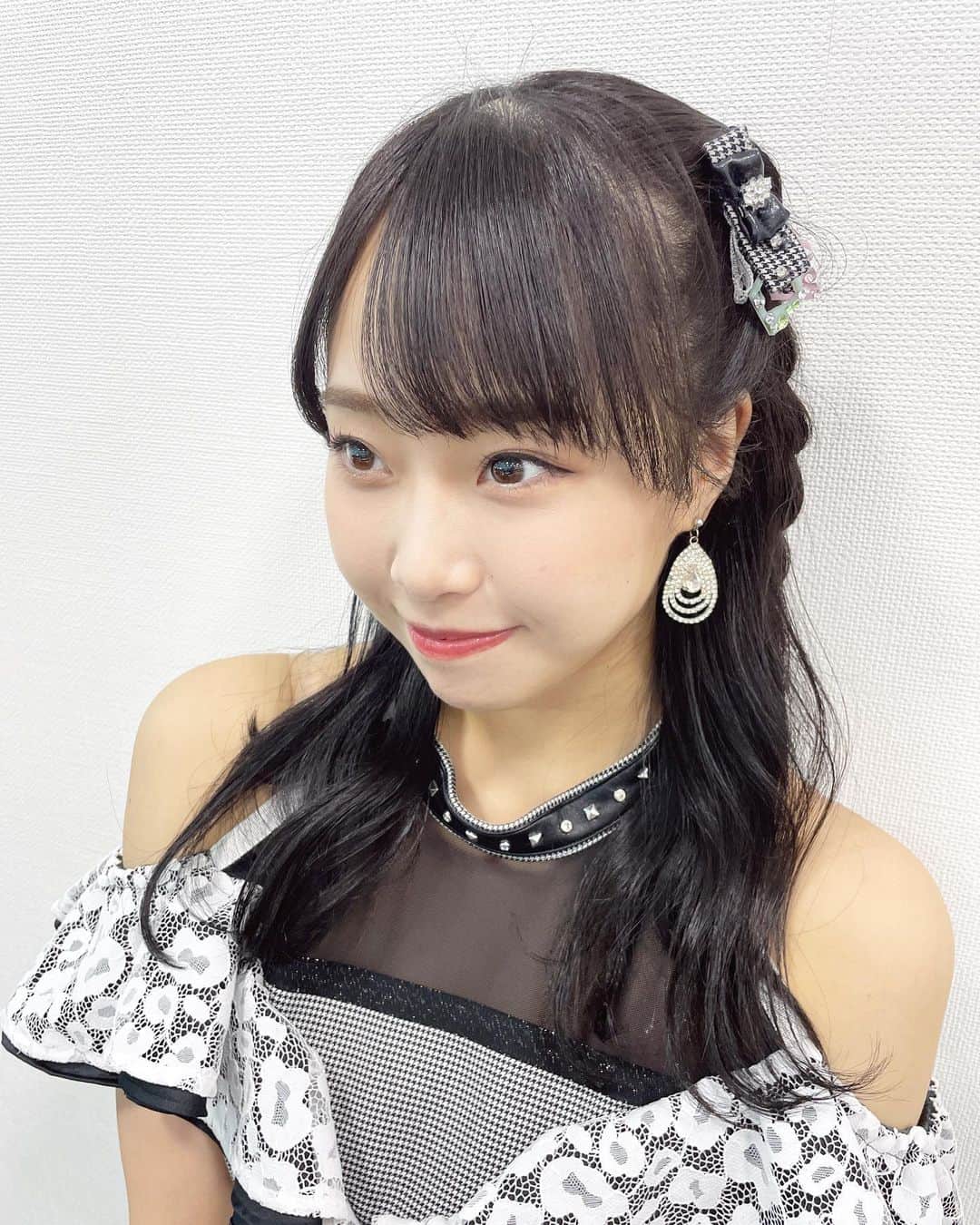 加藤夕夏のインスタグラム：「⁡🎓🌻  ⁡ ⁡ ⁡ 卒業公演が8/1に決まりました🌼 ⁡  NMB48の最終活動日となります。 ⁡ 同時に生誕祭も開催して頂くことになりました🥲！ ⁡ 歳を重ねて新しくスタートする瞬間を 皆さんと過ごせるのが嬉しいです！ ⁡ どうぞよろしくお願いします💚 ⁡ #NMB48  #加藤夕夏 #うーか #アイドル #ヘアアレンジ」