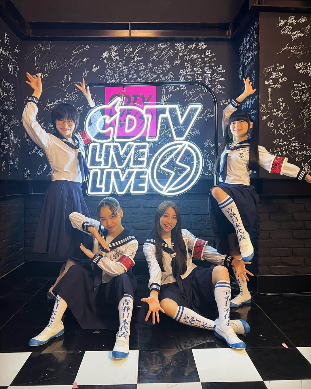 新しい学校のリーダーズのインスタグラム：「TBS  #CDTV ライブライブ 2時間スペシャル⚡️⚡️  オトナブルー(フルサイズ)生パフォーマンス！ ありがとうございました💥  @cdtv.tbs6 #新しい学校のリーダーズ#atarashiigakko」