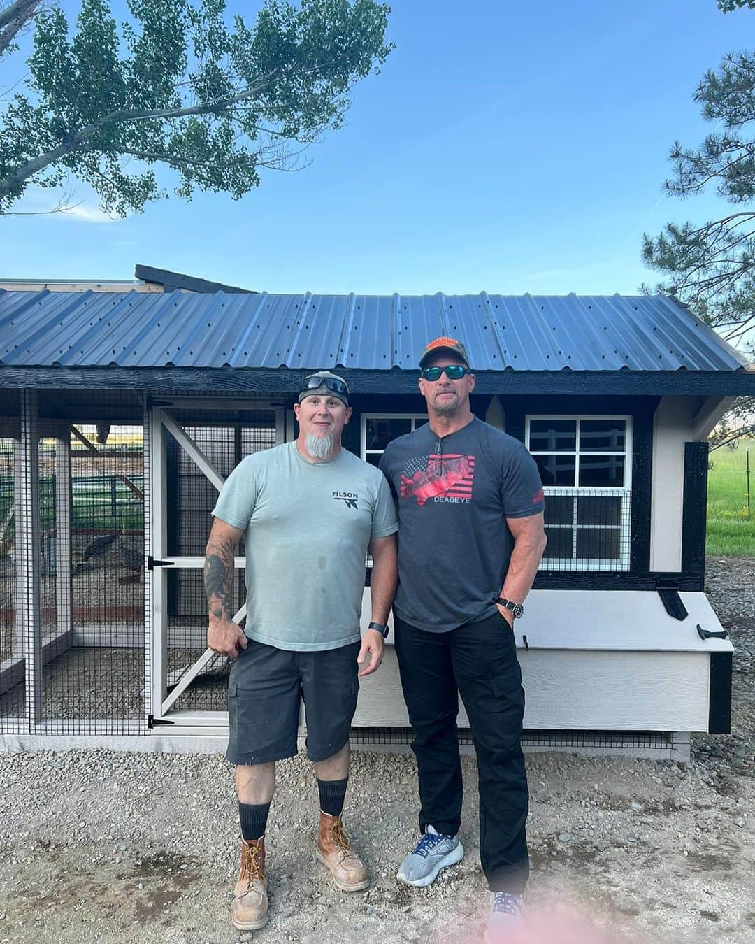 ストーン・コールド・スティーブ・オースチンのインスタグラム：「Thanks to Brandon @silverstatebuildings for getting our chicken coop built and delivered. The chicks dig it.. Nice work! #chicken #chickencoop #eggs  #usa #america #nevada  Silver State Buildings  Fallon, NV」