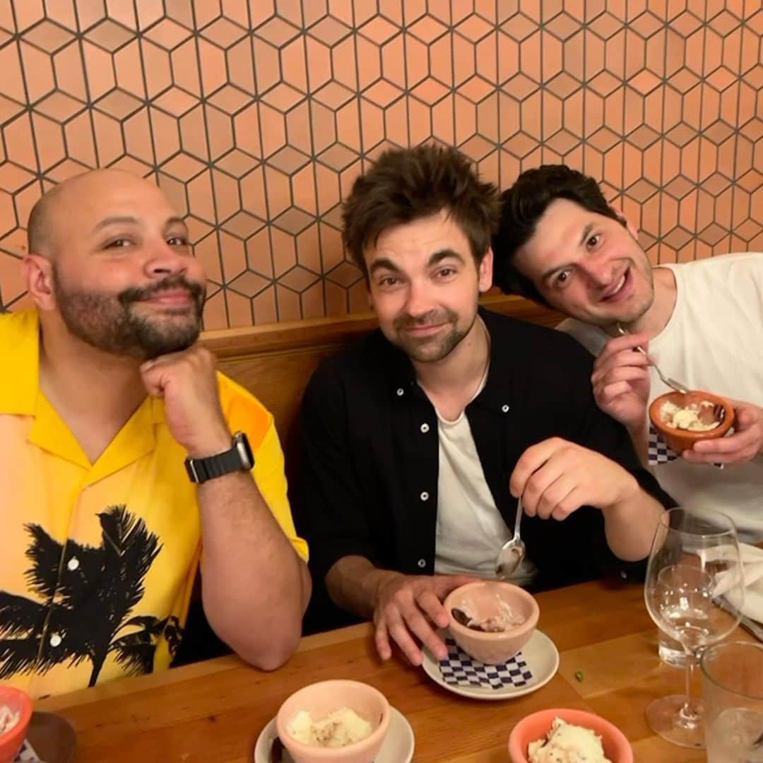 ベン・シュワルツさんのインスタグラム写真 - (ベン・シュワルツInstagram)「Portland. Denver. We had the best time visiting your cities, eating your food and doing some make em ups for you. Thanks to all 3700 of you for coming out. And thank you to the hall of fame improvisers who joined me- @drewtarver @captdope @katiedippold. Next stop on the tour is Parx Casino near Philly on 7/8. Get tix now at RejectedJokes.com/tour」6月20日 11時13分 - rejectedjokes
