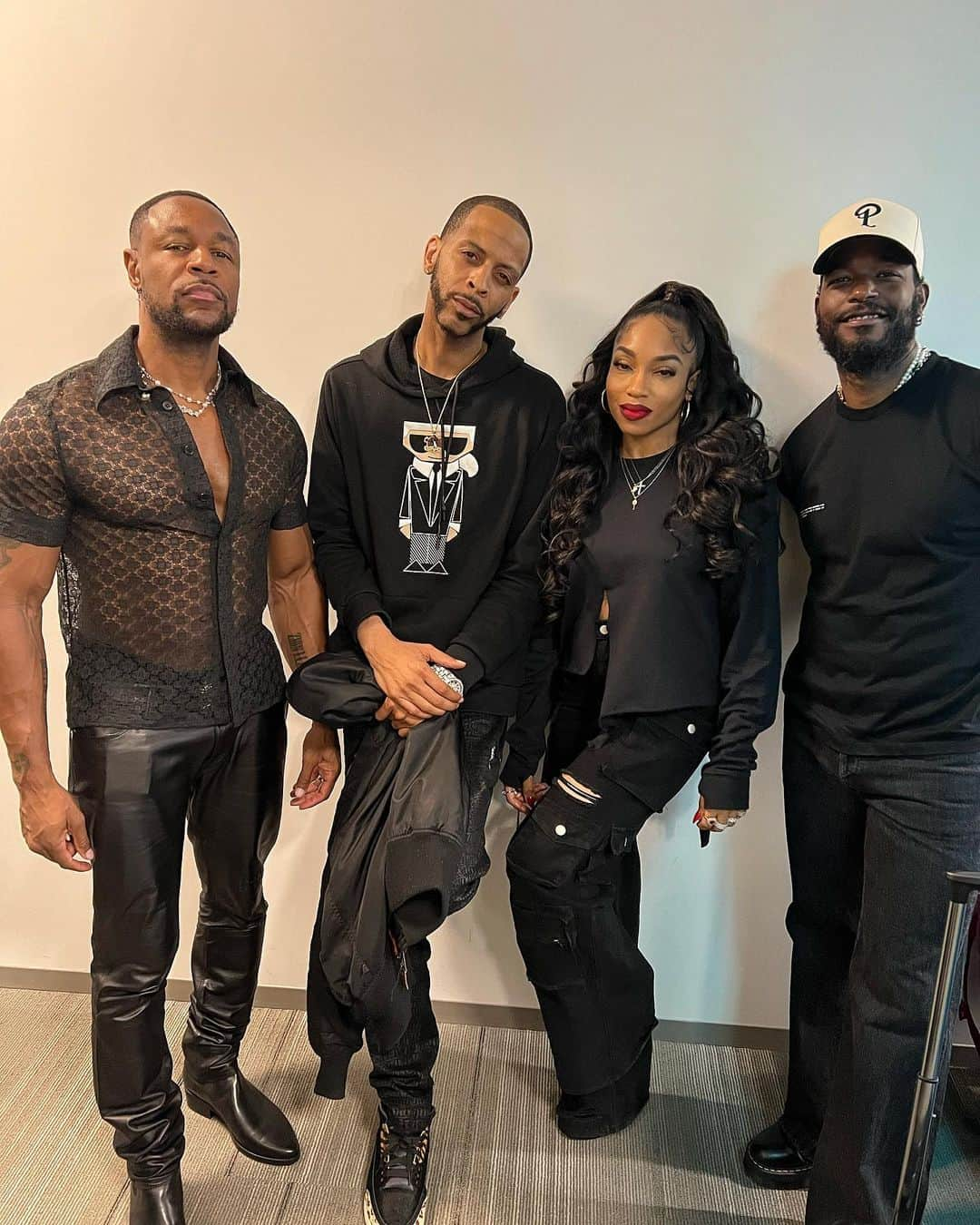 タンクのインスタグラム：「Have you seen my #tinydesk feat @wolfjames x @4everbrooke x @alonzobereal ? GO TO YOUTUBE NOW We went CRAZY!!.. And my shirt is a vibe..😎🤣 R&B MONEY」