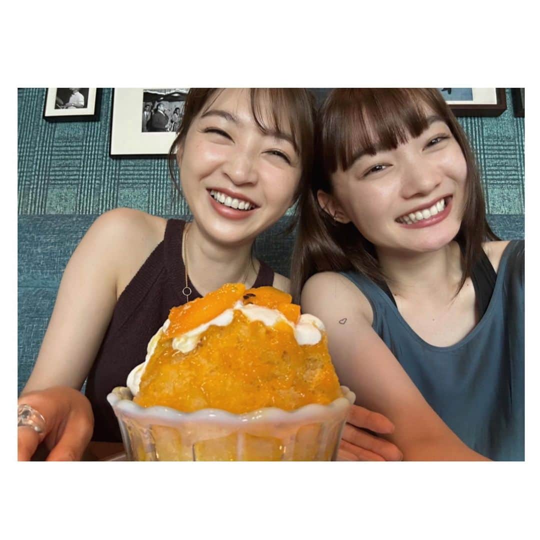 新野尾七奈のインスタグラム：「愛たっぷり、尊い程素敵で可愛い星来さん。 とかき氷🍧  幸せな時間でした..♡♡ だいすきです❤️  👗 @studiodoe  👖 @marte_vintage  💼 @epoi_official」