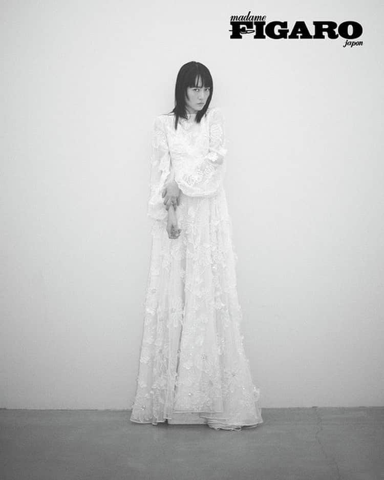 のインスタグラム：「@madameFIGAROjapon  フィガロジャポン8月号、本日6月20日発売です。  【菊地凛子、纏い、歩み、生きる。】  「658km、陽子の旅」についても お話しさせていただきました🤍  @yokotabi_movie   #madameFIGAROjapon   #フィガロジャポン   #マダムフィガロジャポン  photography: @yuuukikumagai styling: @tomokojima__ hair: @asashihair makeup: @ryotanakamu editing: @mamiaiko」