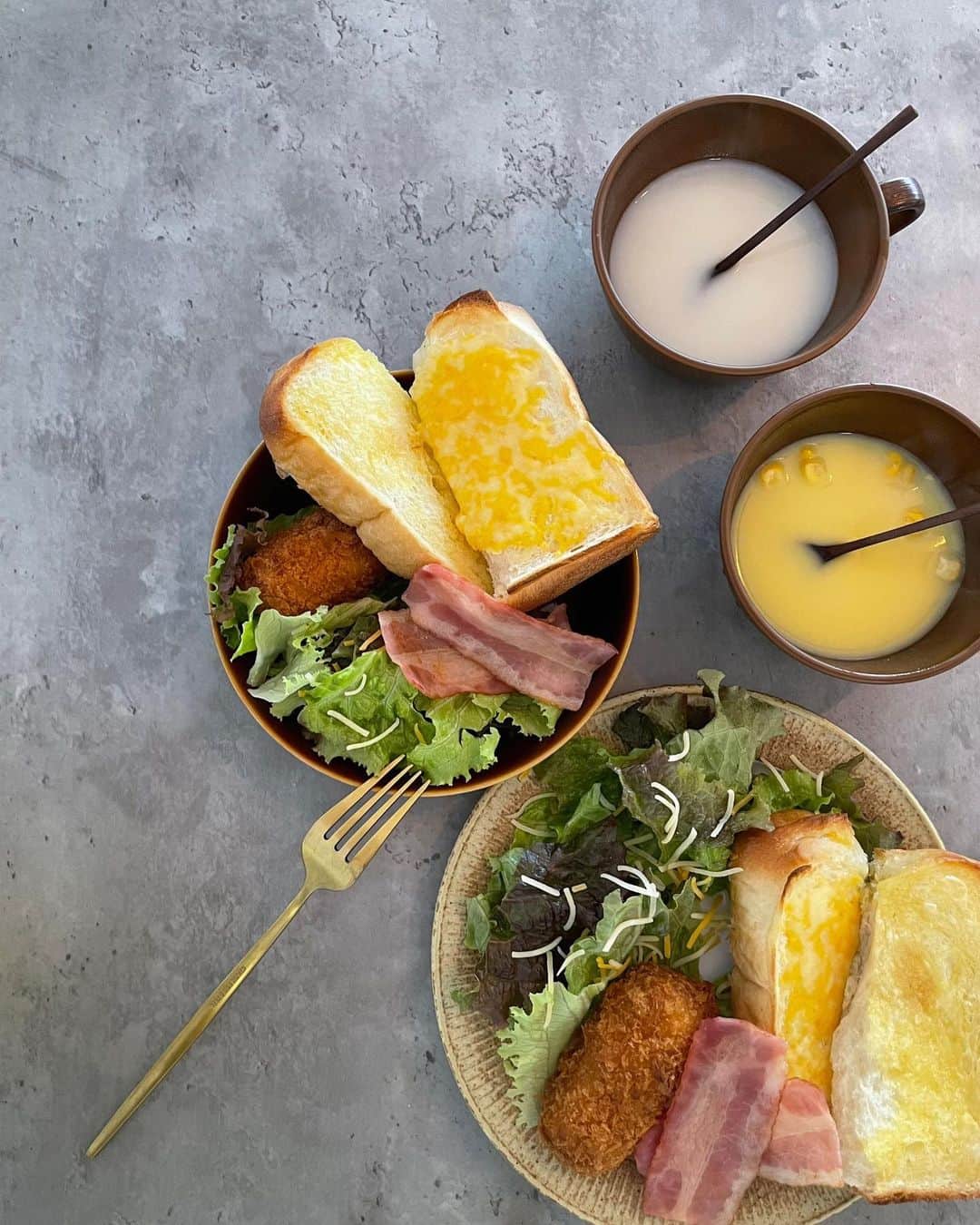 藤田かんなのインスタグラム：「🍽️  最近の簡単手作り #ブランチ 🧑🏻‍🍳  食材が残らないようにすると同じようなレシピになっちゃいますね💦  普段は綺麗に盛り付けないけど 友達が来たりする時や気分が乗った時に🥗✨  #朝食  #ランチ  #料理」