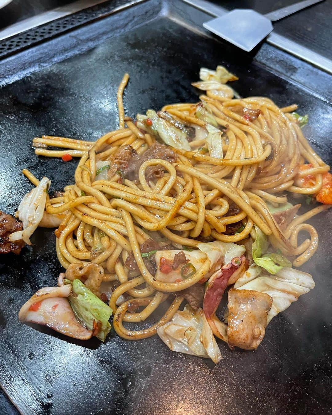 西村文男のインスタグラム：「フミログ さざれ（大阪）　　　4.9 3回おかわりしました。 鉄板で麺を少し堅くして食べるの好き。  一芳亭（大阪）　　　4.5 周りを卵で包んでいてやさしい味 お昼ご飯に丁度良かった。  三光舎（北海道）　　4.7 肉美味し。タレ美味し。  SAMURAI（北海道） 4.4 ブロッコリー嫌いだけど ここのサクサクブロッコリーは好き。  #さざれ  #一芳亭  #三光舎  #samurai」