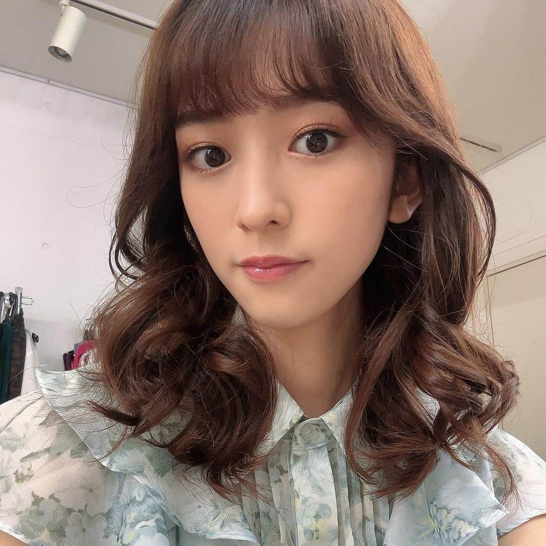 小泉遥香さんのインスタグラム写真 - (小泉遥香Instagram)「￤𝓷𝓮𝔀𝓼🌟  お知らせです✨  この度、舞台#いいね光源氏くん に、藤原詩織役(Wキャスト)として出演させて頂くことになりました！  お話を頂いた時は、本当に嬉しくて公園でガッツポーズをかましました！笑 原作の漫画やドラマを観させて頂いたのですが、非日常なことがたくさん起こっているのに、沙織ちゃんの気持ちにも、詩織ちゃんの性格にも愛着が湧いて共感しまくりで、ゲラゲラ笑えたりシクシク泣いたり。 こんなにも揺さぶられる素敵な作品に自分も携われることがとても嬉しくて、稽古が楽しみになりました！  新しい#小泉遥香 そして、可愛くて愛らしい詩織ちゃんを皆さんにお見せできる様に頑張ります！ 劇場でお待ちしています👘✨  📍三越劇場 8/12～START‼️  #いいね光源氏くん #舞台 #小泉遥香 #情報解禁」6月20日 12時03分 - haruka_koizumi_official