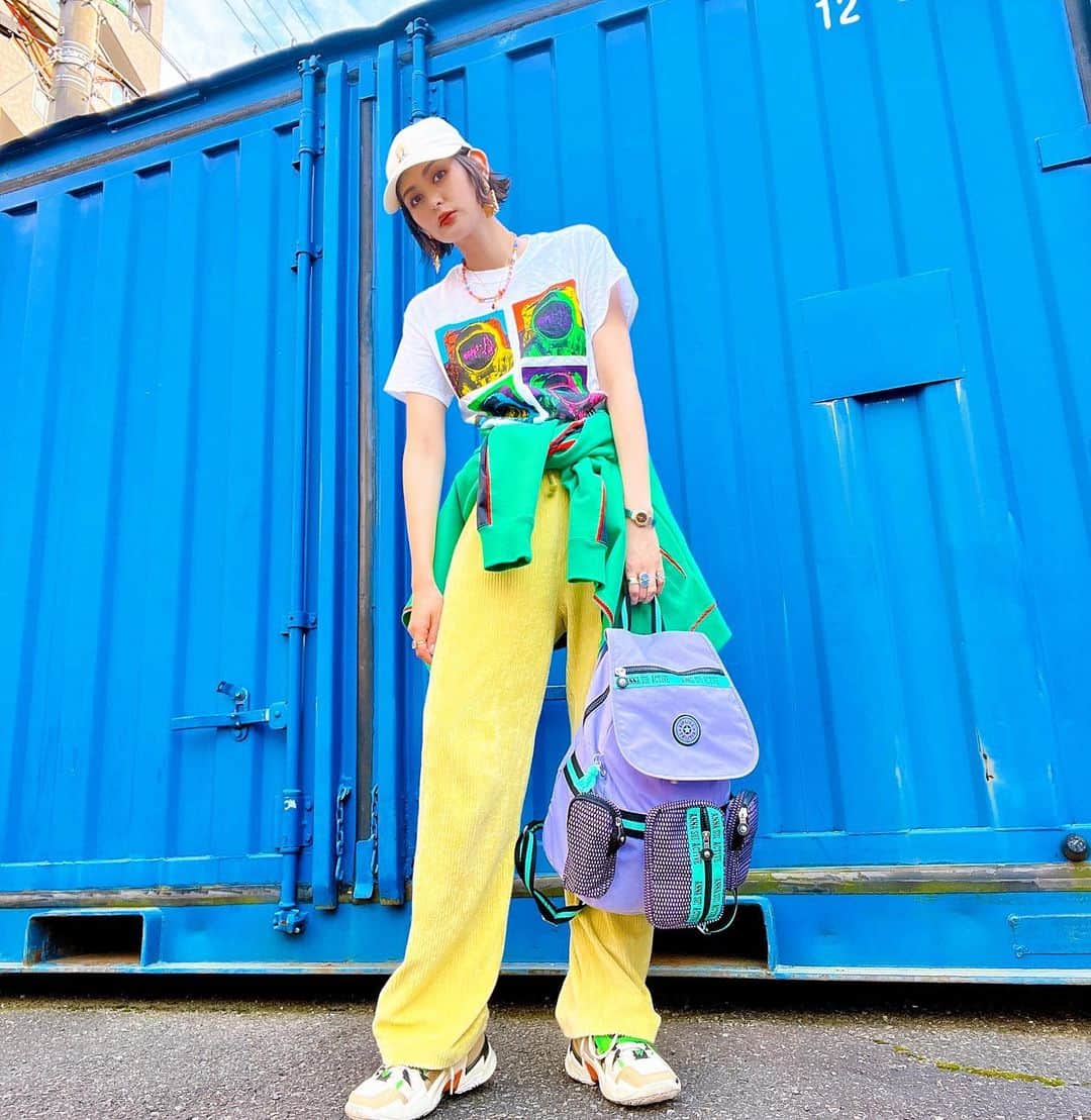石井美絵子さんのインスタグラム写真 - (石井美絵子Instagram)「7年くらい前に ヒューストンのNASAに行ったときに買ったTシャツ🚀 なんと初めて着ました！笑 ずーーーっと温存してた😂(しすぎ)  cap #ca4la #andywarhol  bag #kipling #annasuiactive  pants #baserange  sneaker #nike   #古着コーデ #古着女子 #古着ファッション #古着好き #古着mixコーデ #カラーコーデ #カラフルコーデ #派手服 #派手好き #fashiongram #fashionlover #vintagelove #colorfullife #ミカコのフク」6月21日 20時35分 - mikako.ishii
