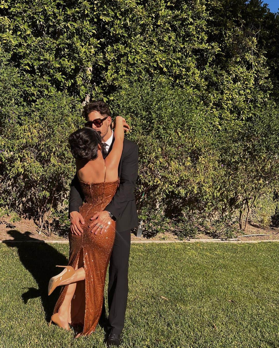 シエラ・ラミレスさんのインスタグラム写真 - (シエラ・ラミレスInstagram)「oh, how i love your love @iluvsarahii & @ayyysebas! cheers to one of the most pinterest worthy weddings i’ve been to & to a lifetime of happiness! 💍🤍  also shoutout to @hairbybethy for slaying my hair」6月20日 12時11分 - cierraramirez