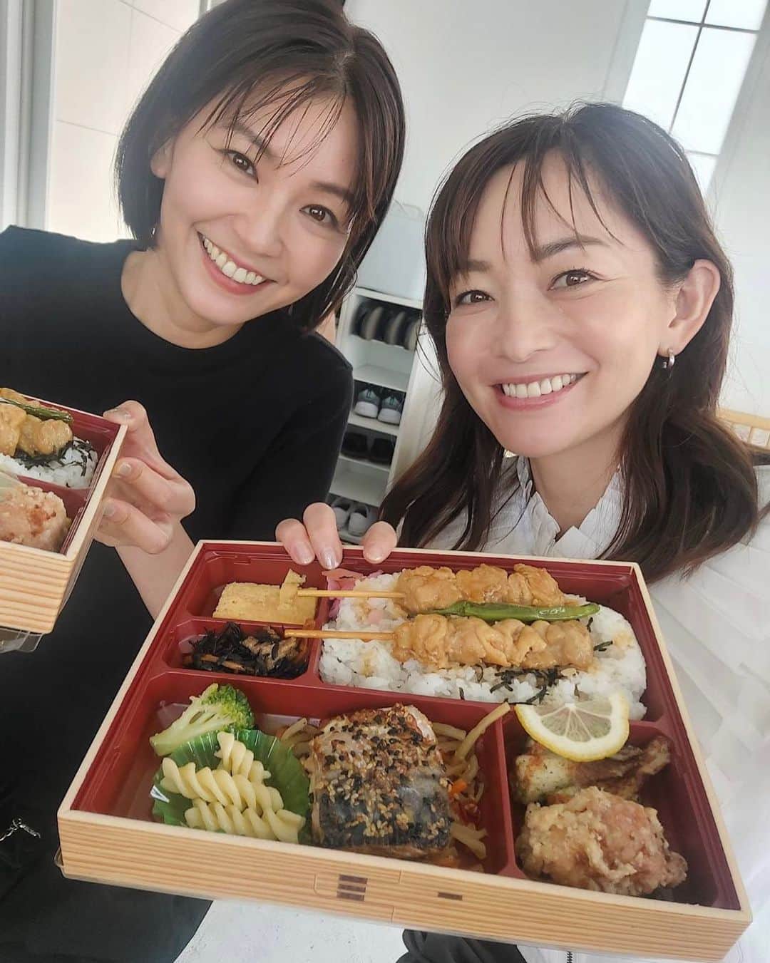のインスタグラム：「純ちゃんと一緒の撮影😊  @junsatoidea   大笑いして1日が終了しました。 最高！✨」