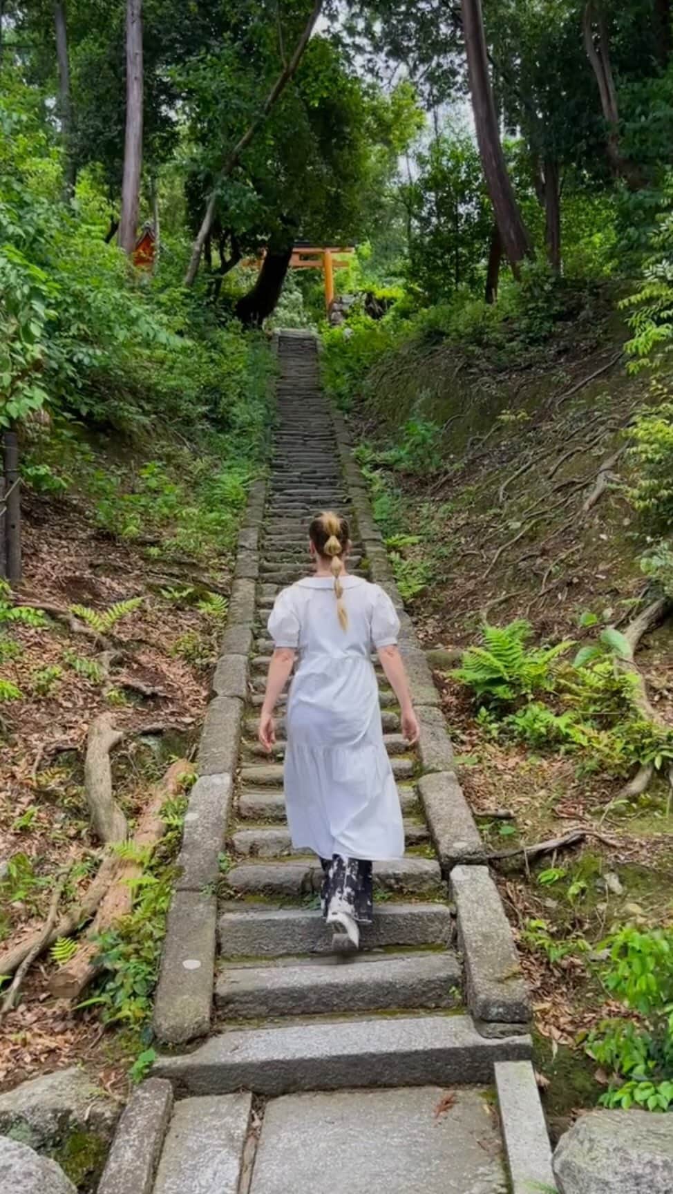 ナタリー・エモンズのインスタグラム：「また散歩しよう🌿　#ナタリーエモンズ #エモやん #discoverjapan」