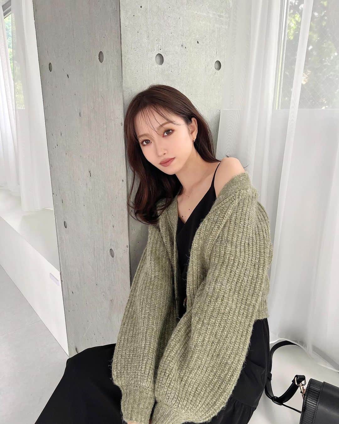 木田絵里香のインスタグラム：「. このキャミワンピ優秀でレースボレロ付いてるから結婚式にも着ていけるし1枚だったらカーデ、Tシャツ合わせで普段使い🙆🏼 . またキャミワンピ🤭w ストーリーに貼ろっと♩ . #キャミワンピース#結婚式コーデ#お呼ばれコーデ#オケージョン#カーディガン#ワンピースコーデ」